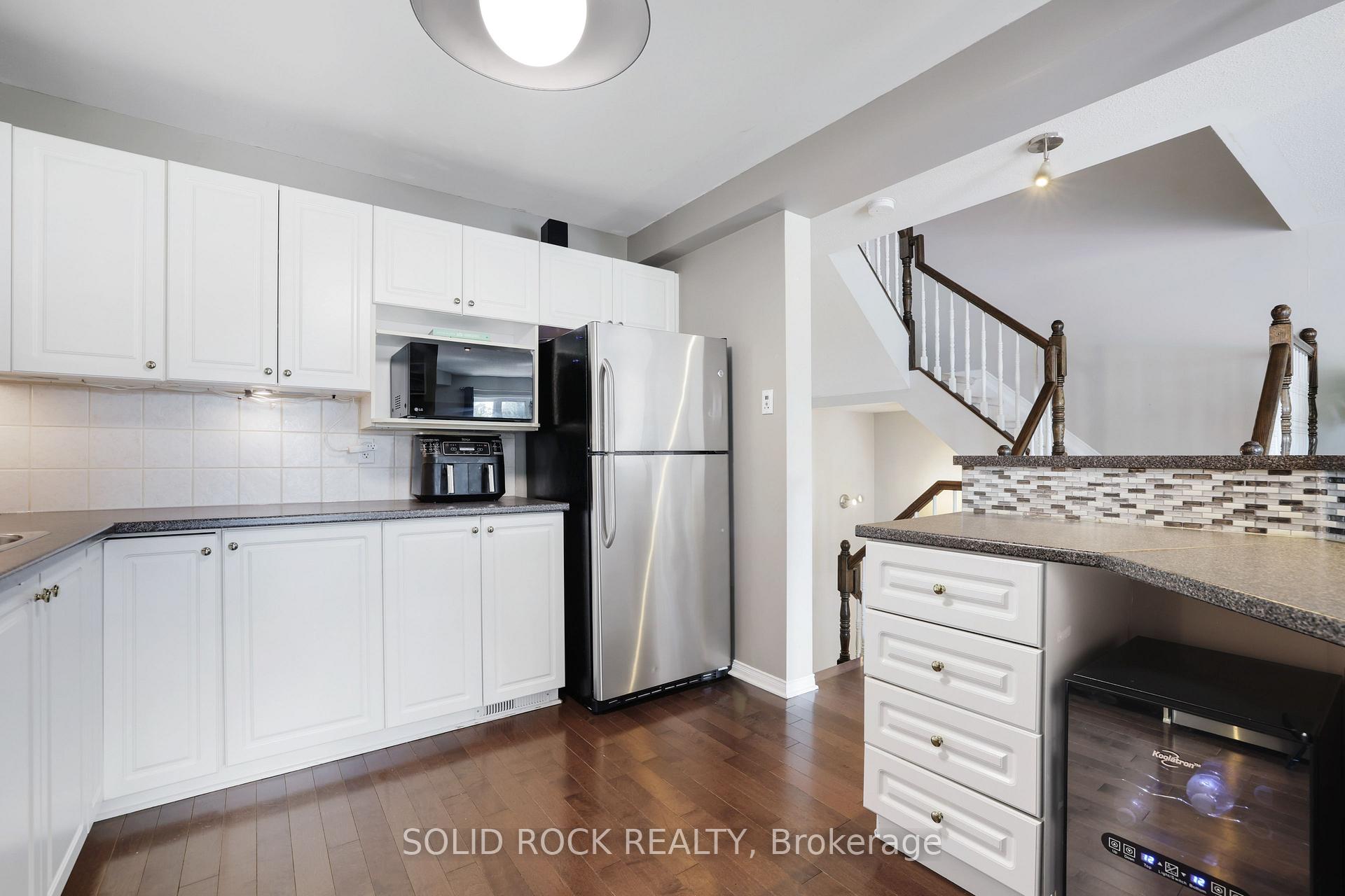 Photo 11 of 2024 Boisfranc Circle, Ottawa, Avalon East — HOMEH