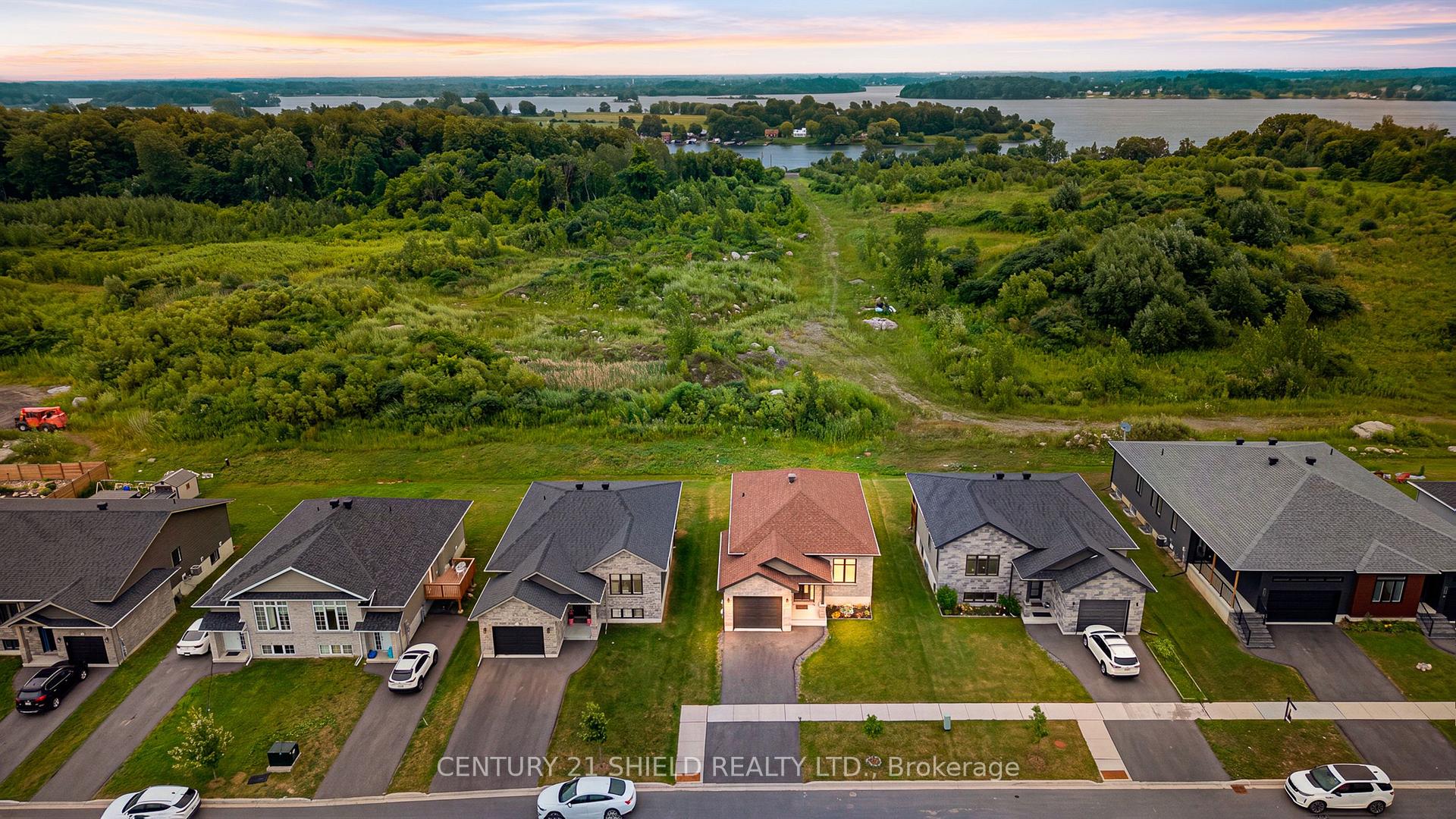 Photo 2 of 2296 Crewson Court, Cornwall, Cornwall — HOMEH
