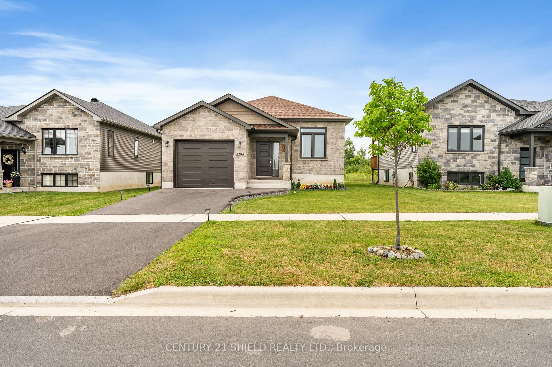 Photo 5 of 2296 Crewson Court, Cornwall, Cornwall — HOMEH