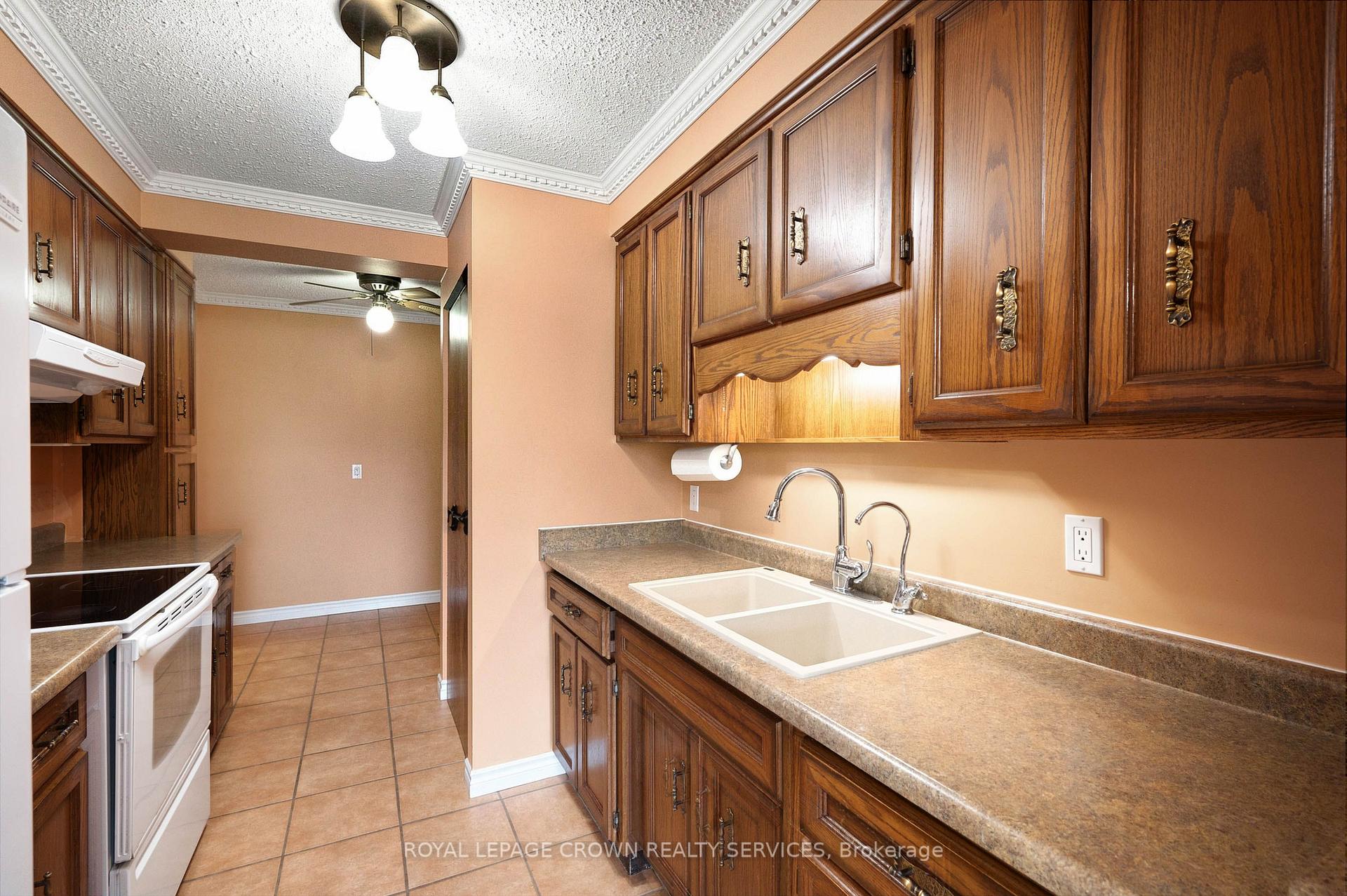 Photo 9 of Unit 406, 400 Champlain Boulevard, Cambridge, Christopher-Champlain — HOMEH