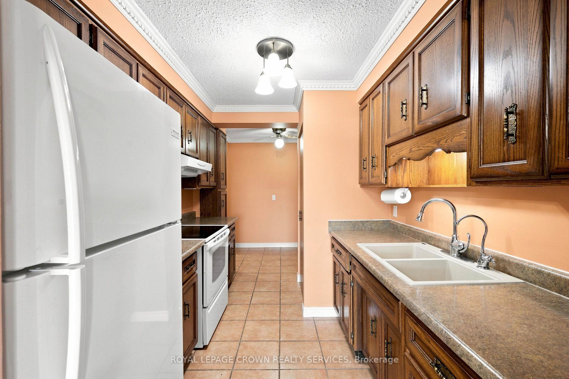 Photo 11 of Unit 406, 400 Champlain Boulevard, Cambridge, Christopher-Champlain — HOMEH