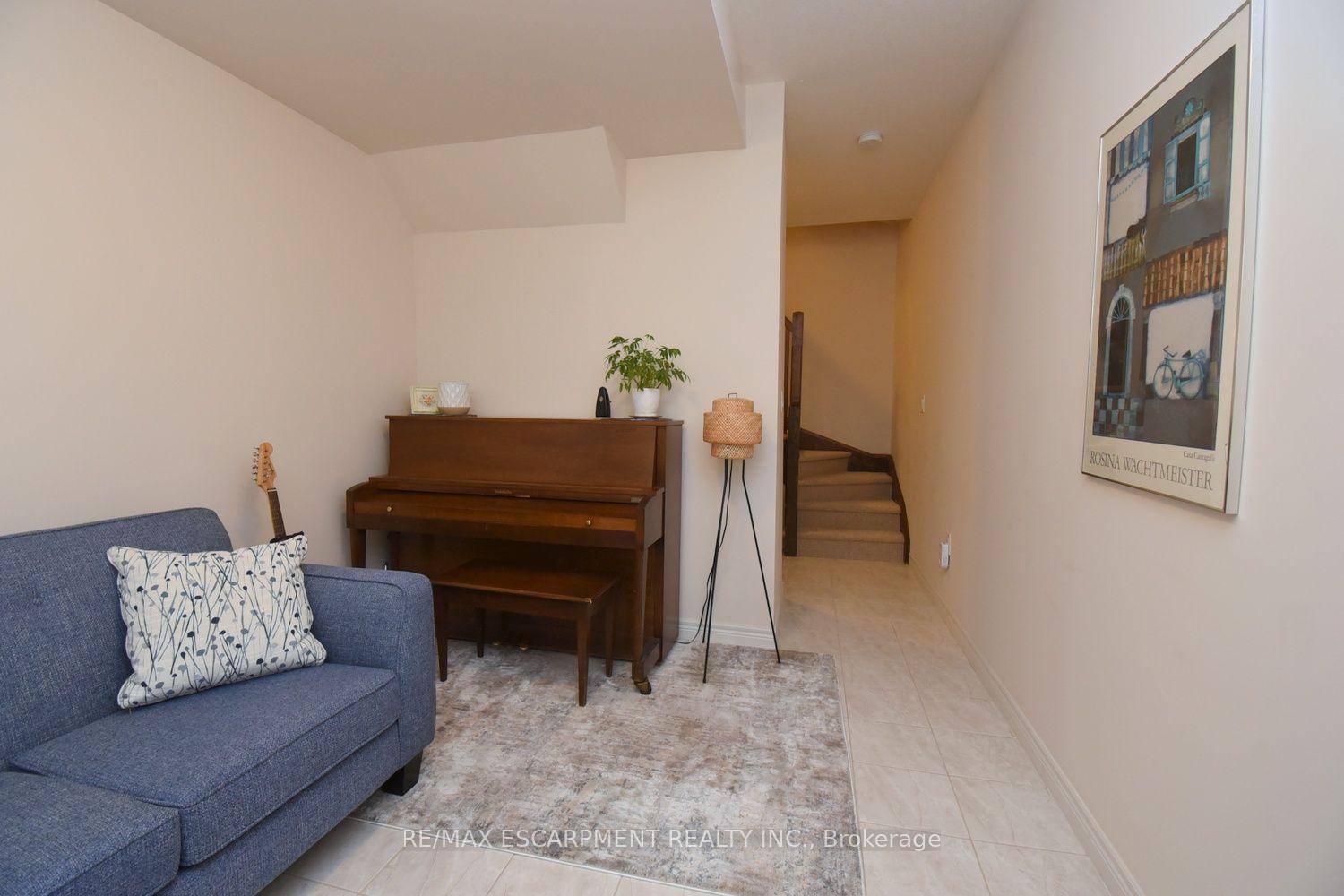 Photo 5 of Unit 43, 201 Westbank Trail, Hamilton, Stoney Creek Mountain — HOMEH