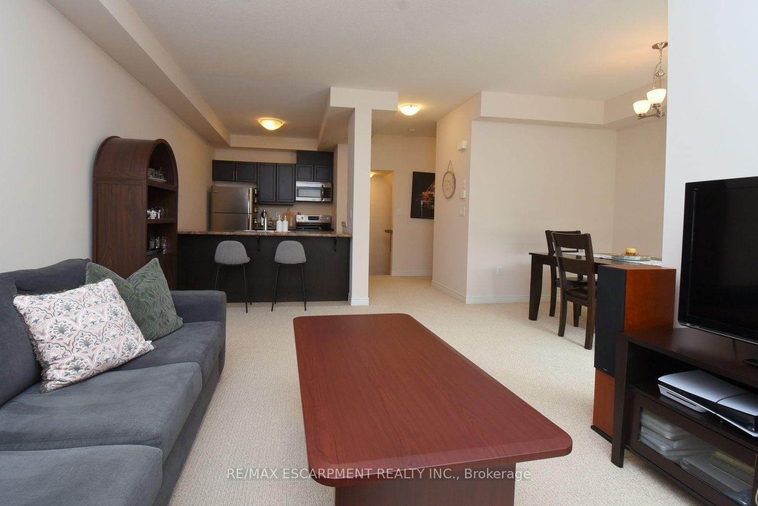 Photo 9 of Unit 43, 201 Westbank Trail, Hamilton, Stoney Creek Mountain — HOMEH