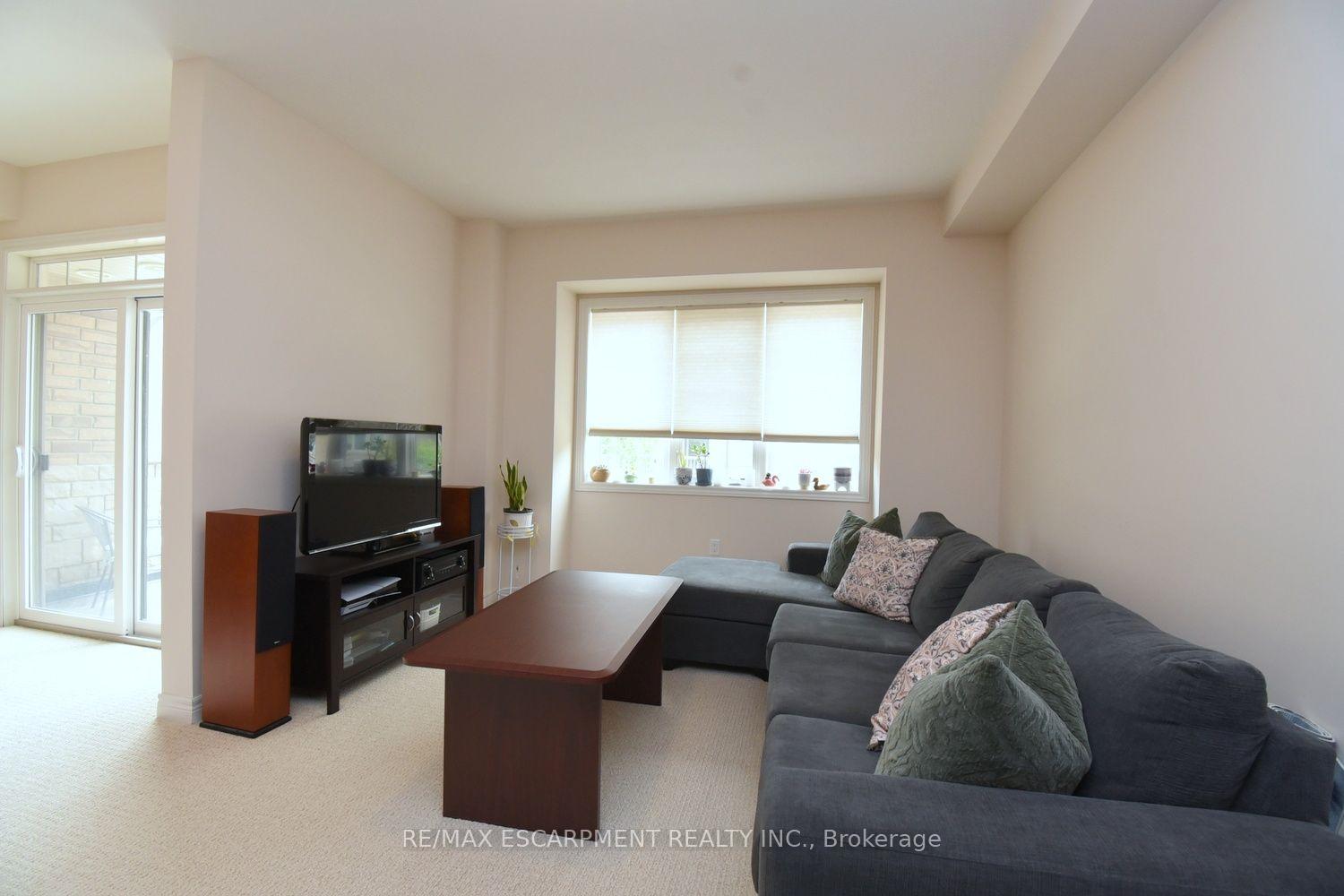 Photo 12 of Unit 43, 201 Westbank Trail, Hamilton, Stoney Creek Mountain — HOMEH