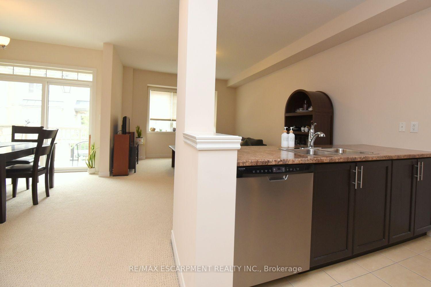 Photo 14 of Unit 43, 201 Westbank Trail, Hamilton, Stoney Creek Mountain — HOMEH