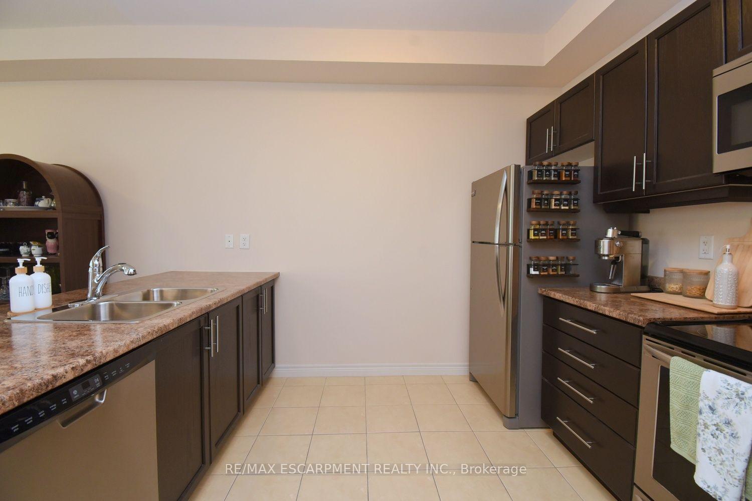 Photo 18 of Unit 43, 201 Westbank Trail, Hamilton, Stoney Creek Mountain — HOMEH