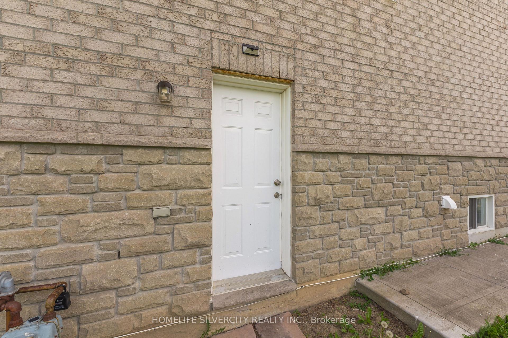 Photo 9 of 6 Aria Lane, Brampton, Bramalea North Industrial — HOMEH