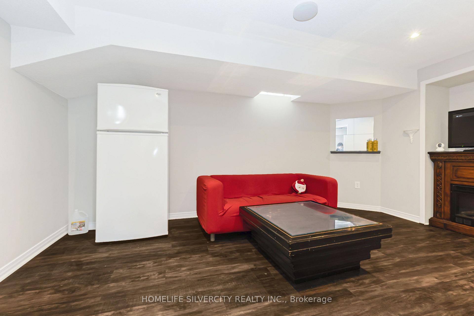 Photo 10 of 6 Aria Lane, Brampton, Bramalea North Industrial — HOMEH