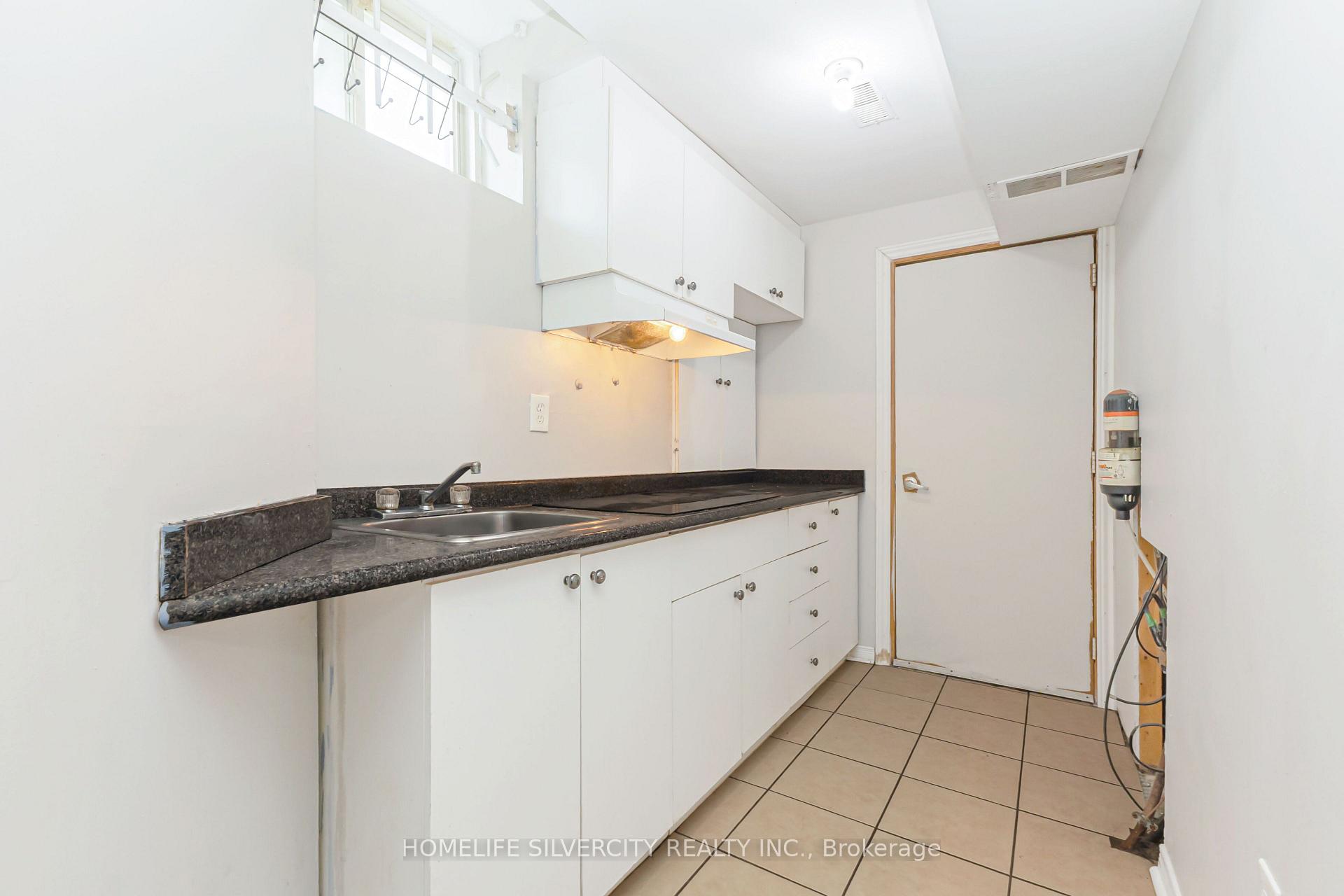 Photo 13 of 6 Aria Lane, Brampton, Bramalea North Industrial — HOMEH