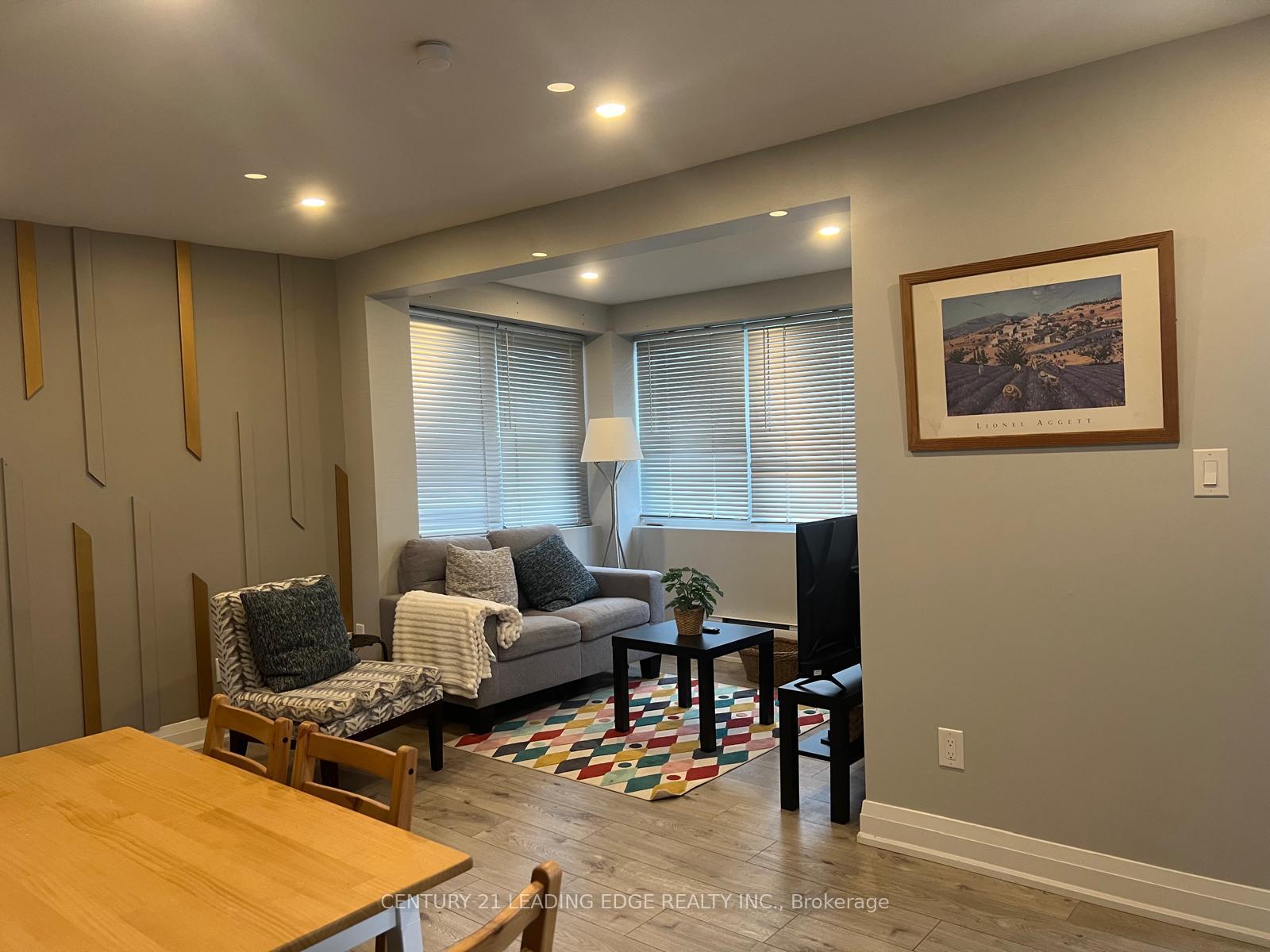 Photo 5 of 15 Westbrook Avenue, Toronto, Woodbine-Lumsden — HOMEH