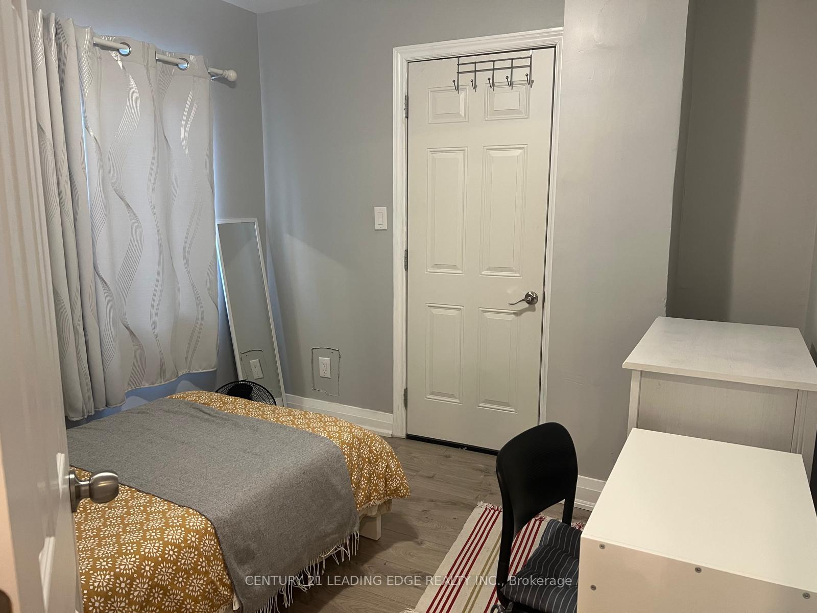 Photo 9 of 15 Westbrook Avenue, Toronto, Woodbine-Lumsden — HOMEH