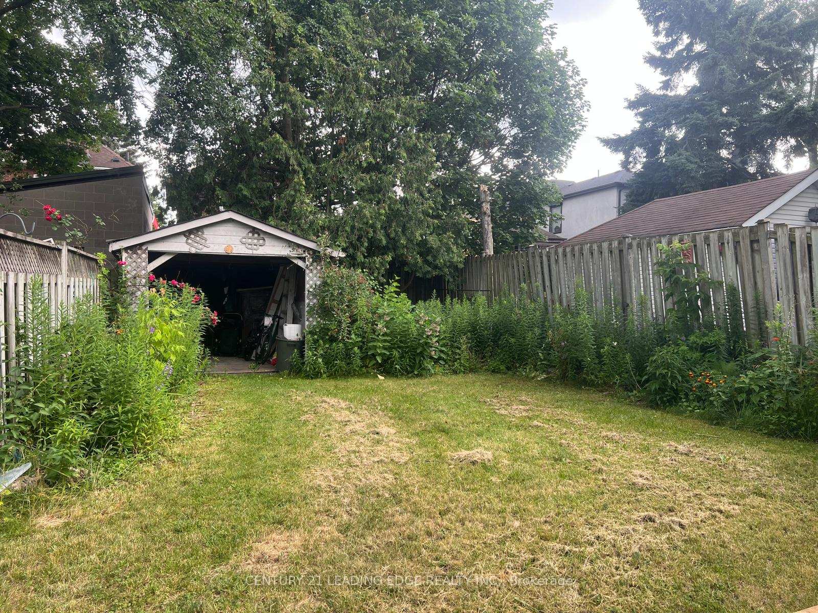 Photo 21 of 15 Westbrook Avenue, Toronto, Woodbine-Lumsden — HOMEH