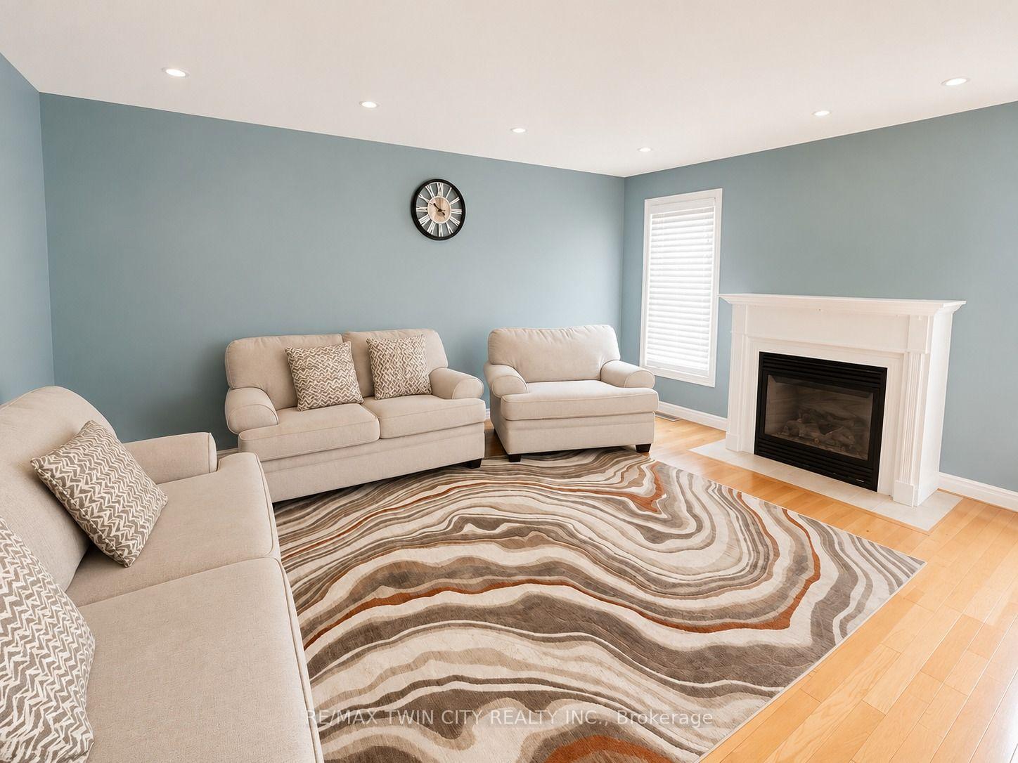 Photo 5 of 72 Newcastle Drive, Kitchener, Huron Park — HOMEH