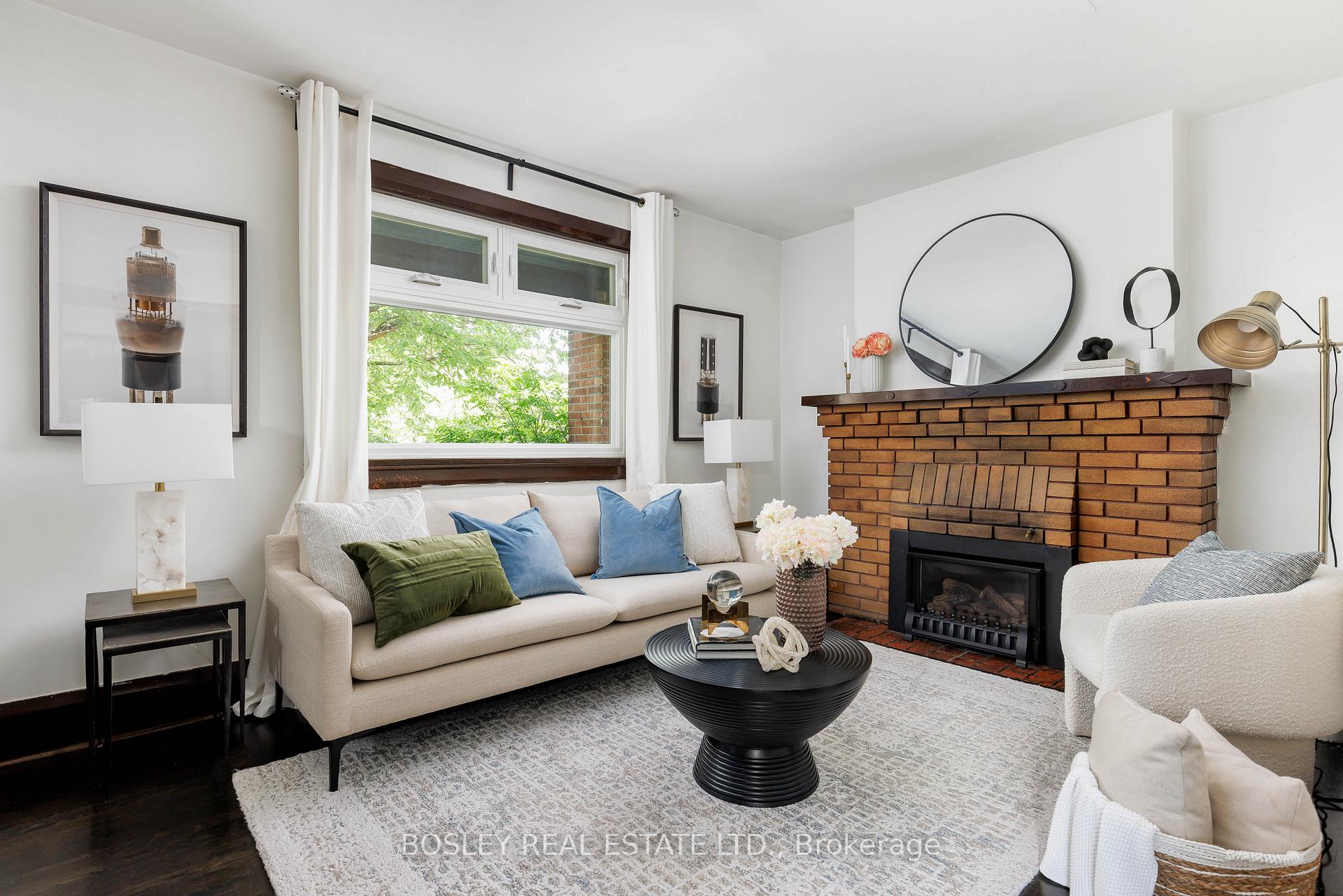 Photo 4 of 247 Gainsborough Road, Toronto, Woodbine Corridor — HOMEH