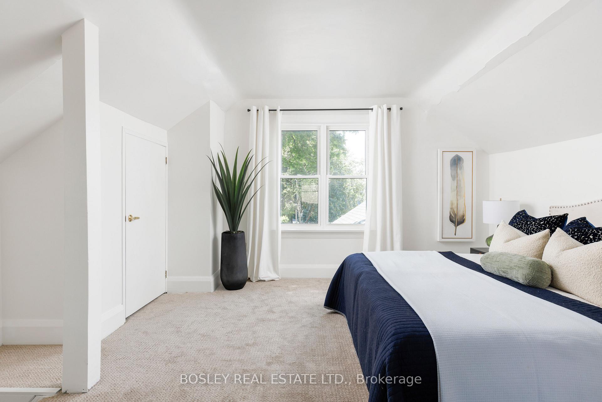 Photo 18 of 247 Gainsborough Road, Toronto, Woodbine Corridor — HOMEH