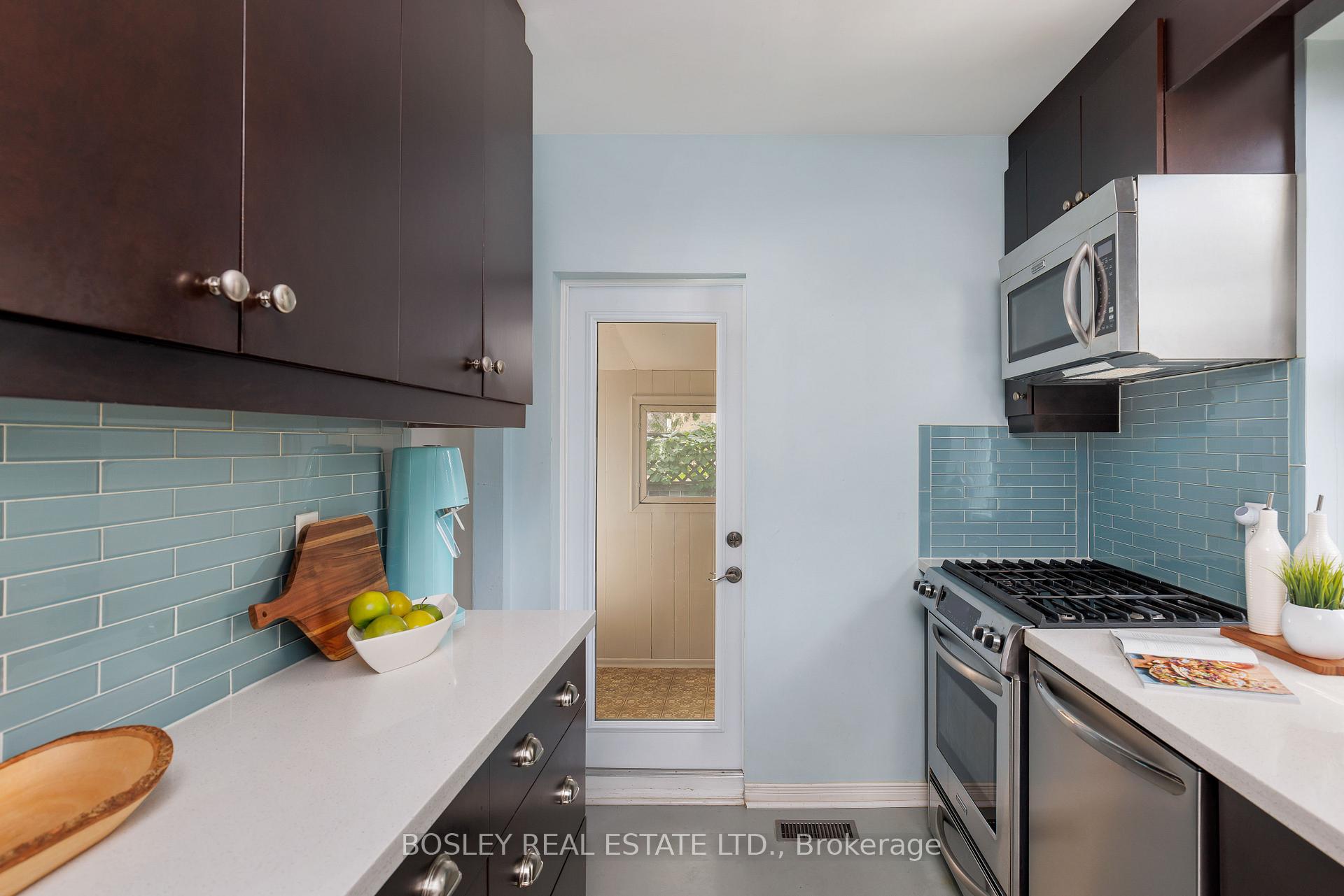 Photo 22 of 247 Gainsborough Road, Toronto, Woodbine Corridor — HOMEH