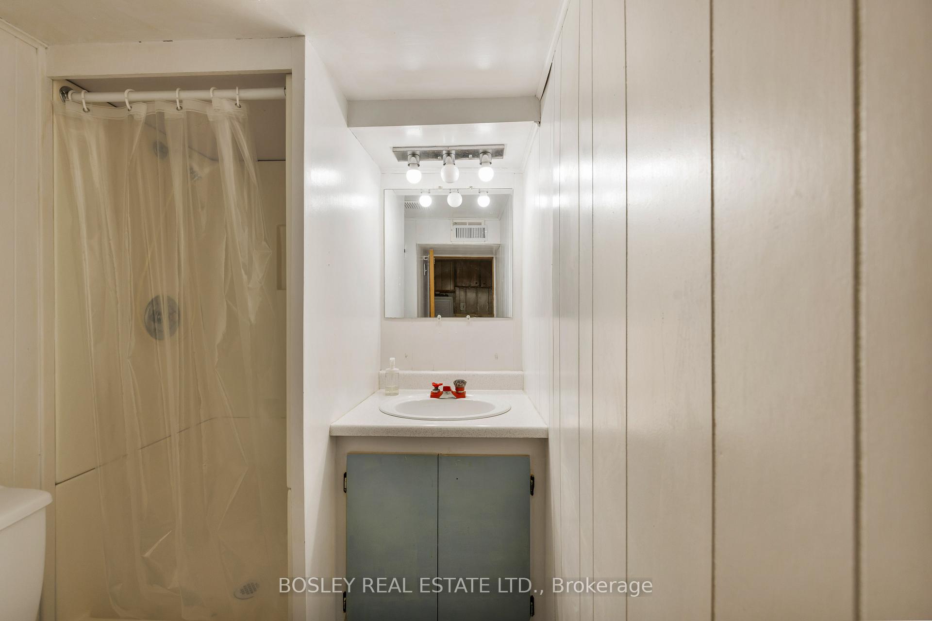 Photo 27 of 247 Gainsborough Road, Toronto, Woodbine Corridor — HOMEH