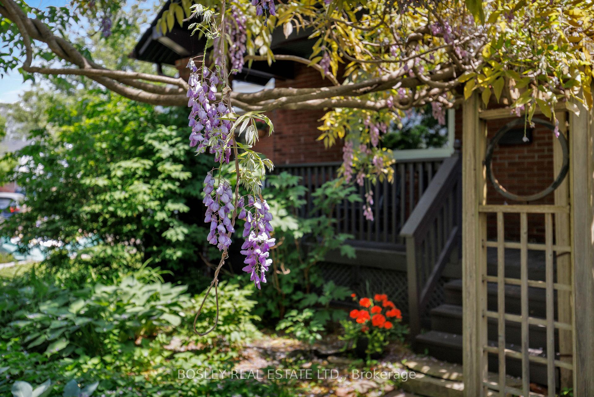 Photo 32 of 247 Gainsborough Road, Toronto, Woodbine Corridor — HOMEH