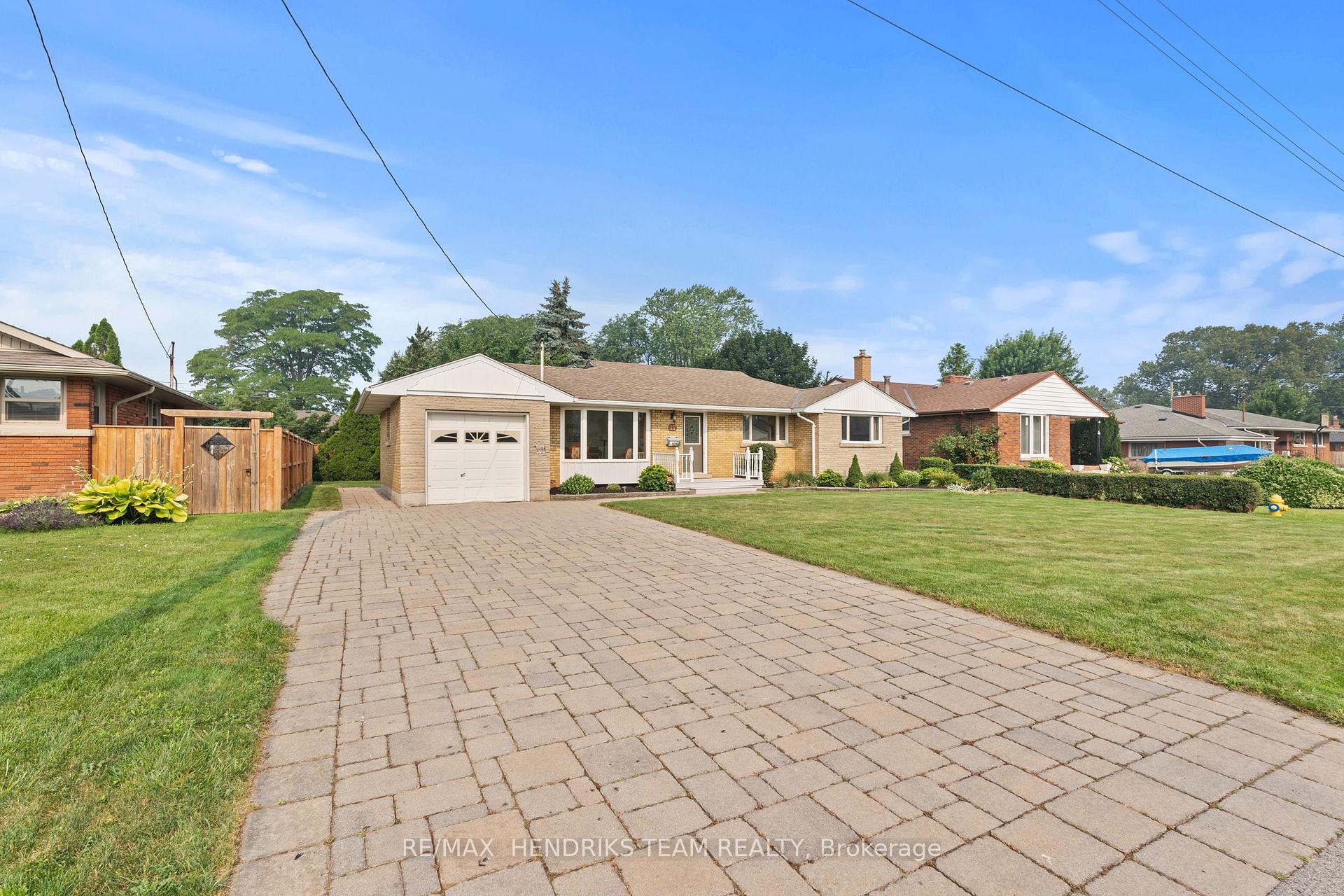 Photo 1 of 17 Kamla Drive, St. Catharines, Vine/Linwell — HOMEH