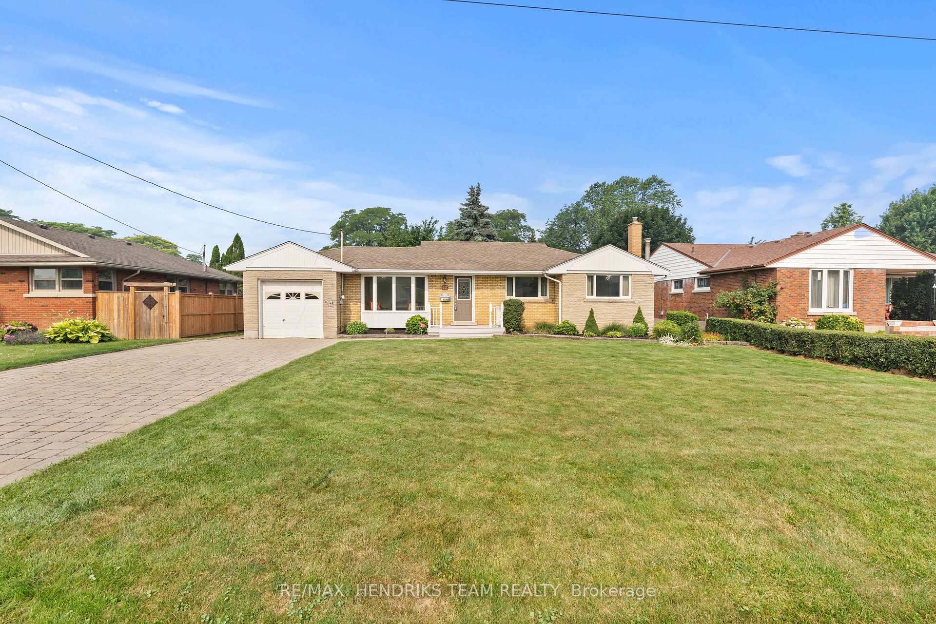 Photo 2 of 17 Kamla Drive, St. Catharines, Vine/Linwell — HOMEH