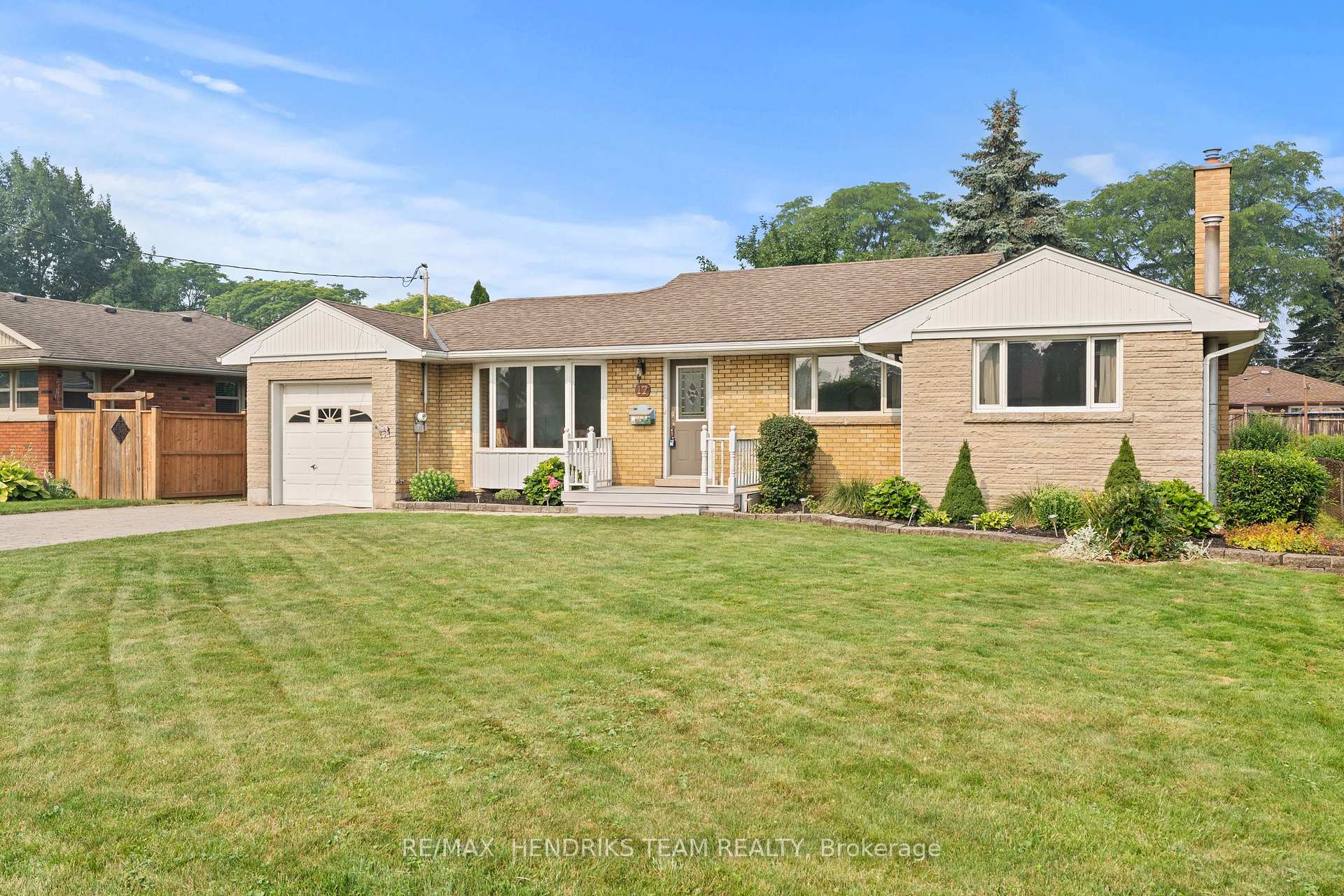 Photo 3 of 17 Kamla Drive, St. Catharines, Vine/Linwell — HOMEH