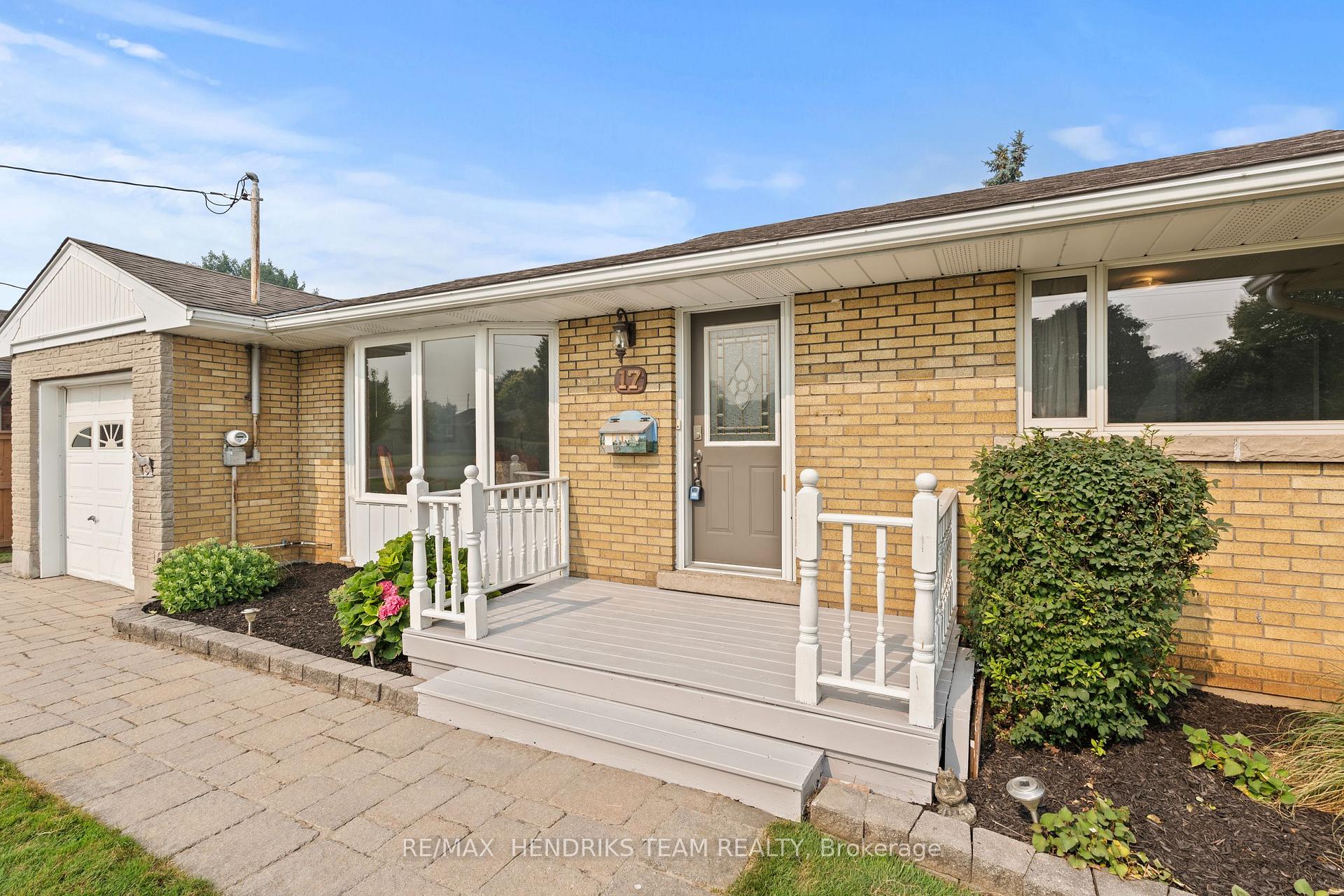 Photo 4 of 17 Kamla Drive, St. Catharines, Vine/Linwell — HOMEH