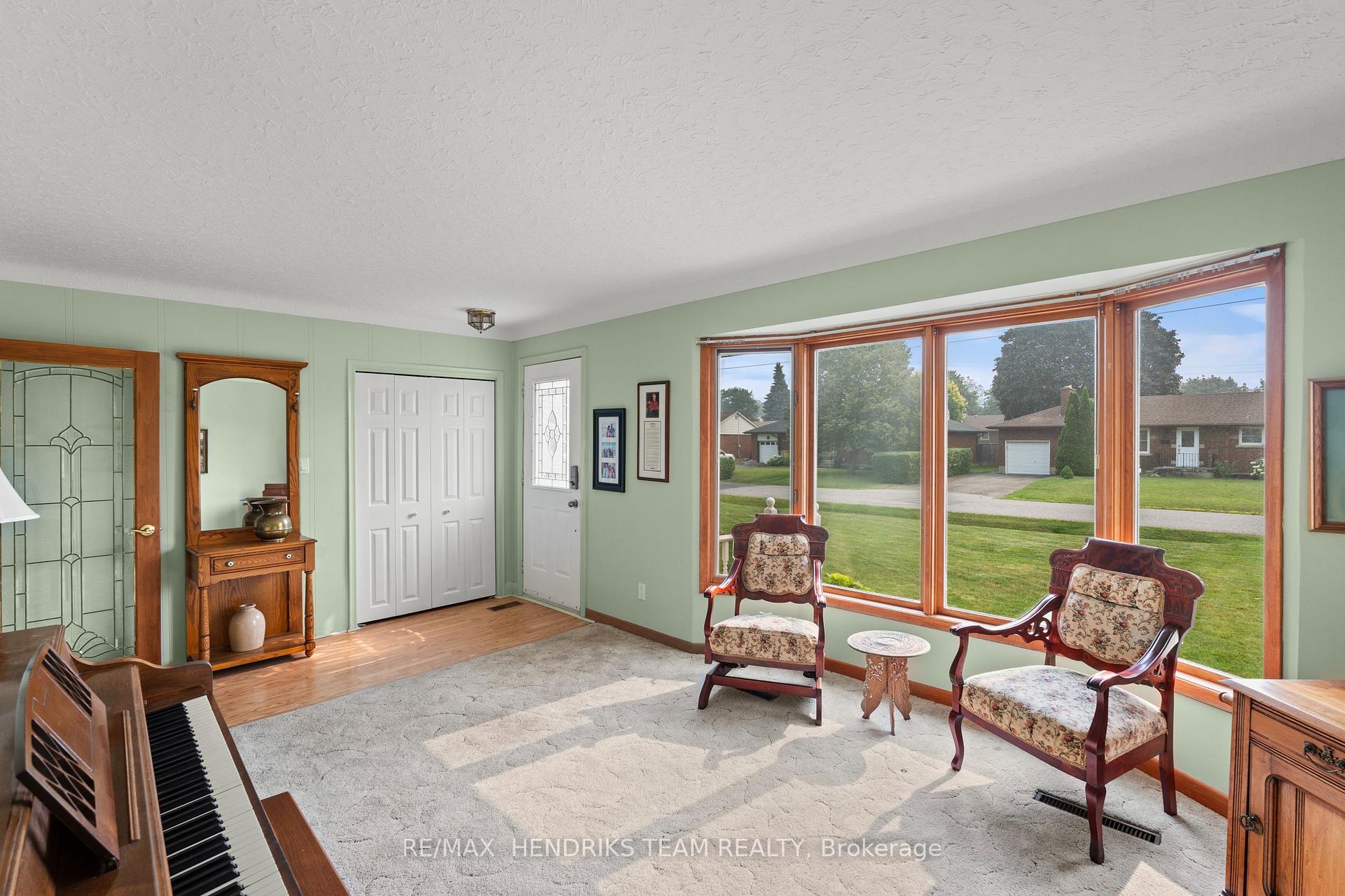 Photo 6 of 17 Kamla Drive, St. Catharines, Vine/Linwell — HOMEH