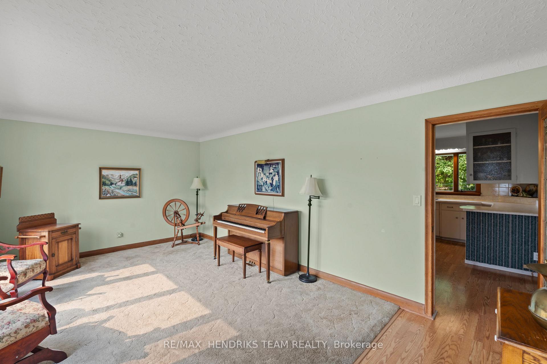 Photo 7 of 17 Kamla Drive, St. Catharines, Vine/Linwell — HOMEH