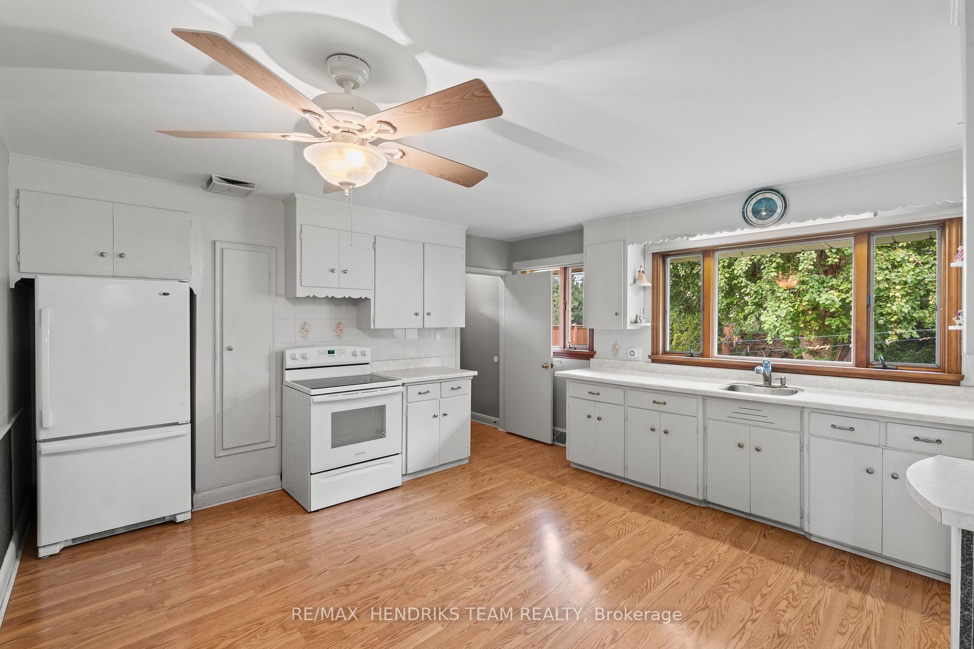 Photo 8 of 17 Kamla Drive, St. Catharines, Vine/Linwell — HOMEH
