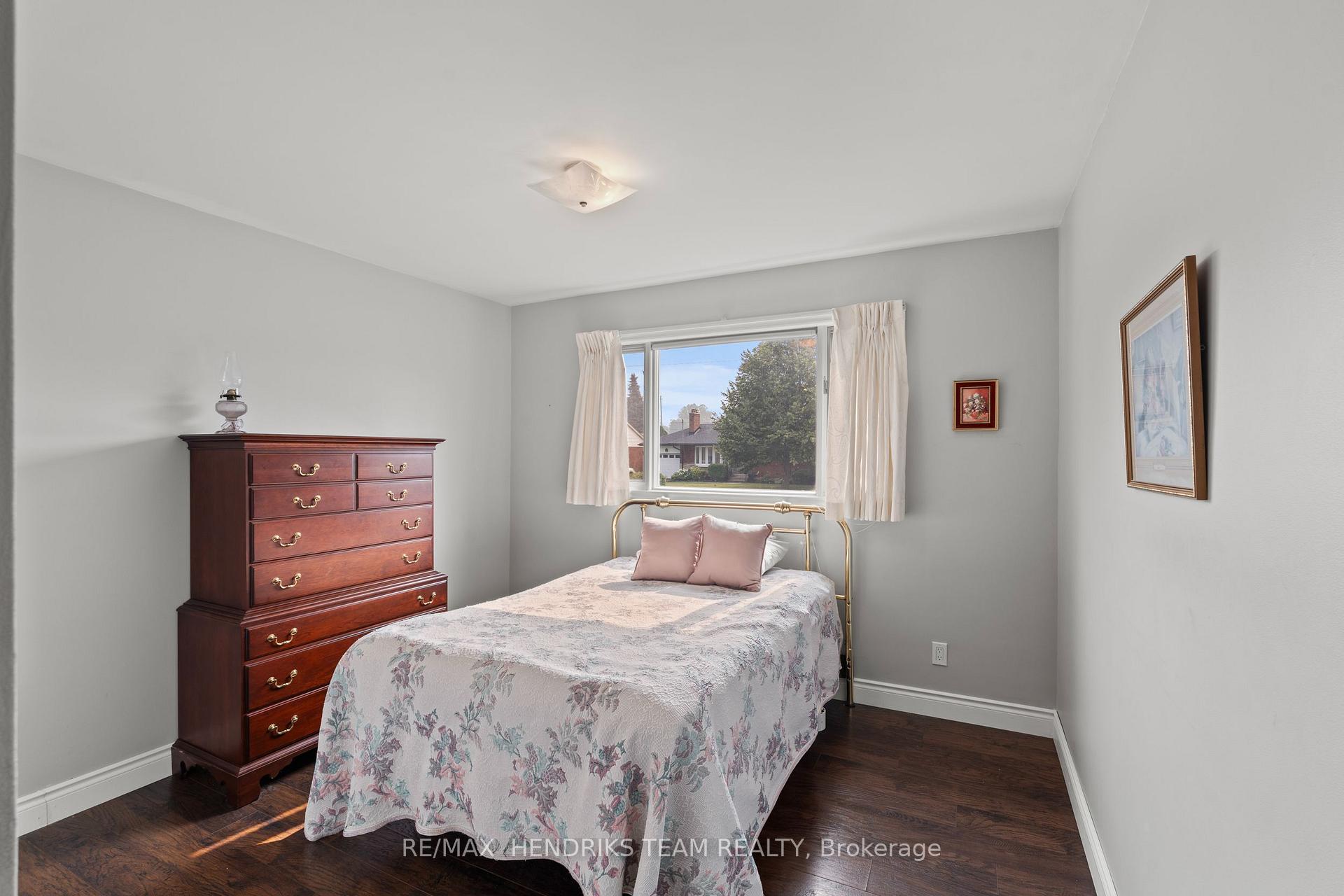 Photo 11 of 17 Kamla Drive, St. Catharines, Vine/Linwell — HOMEH