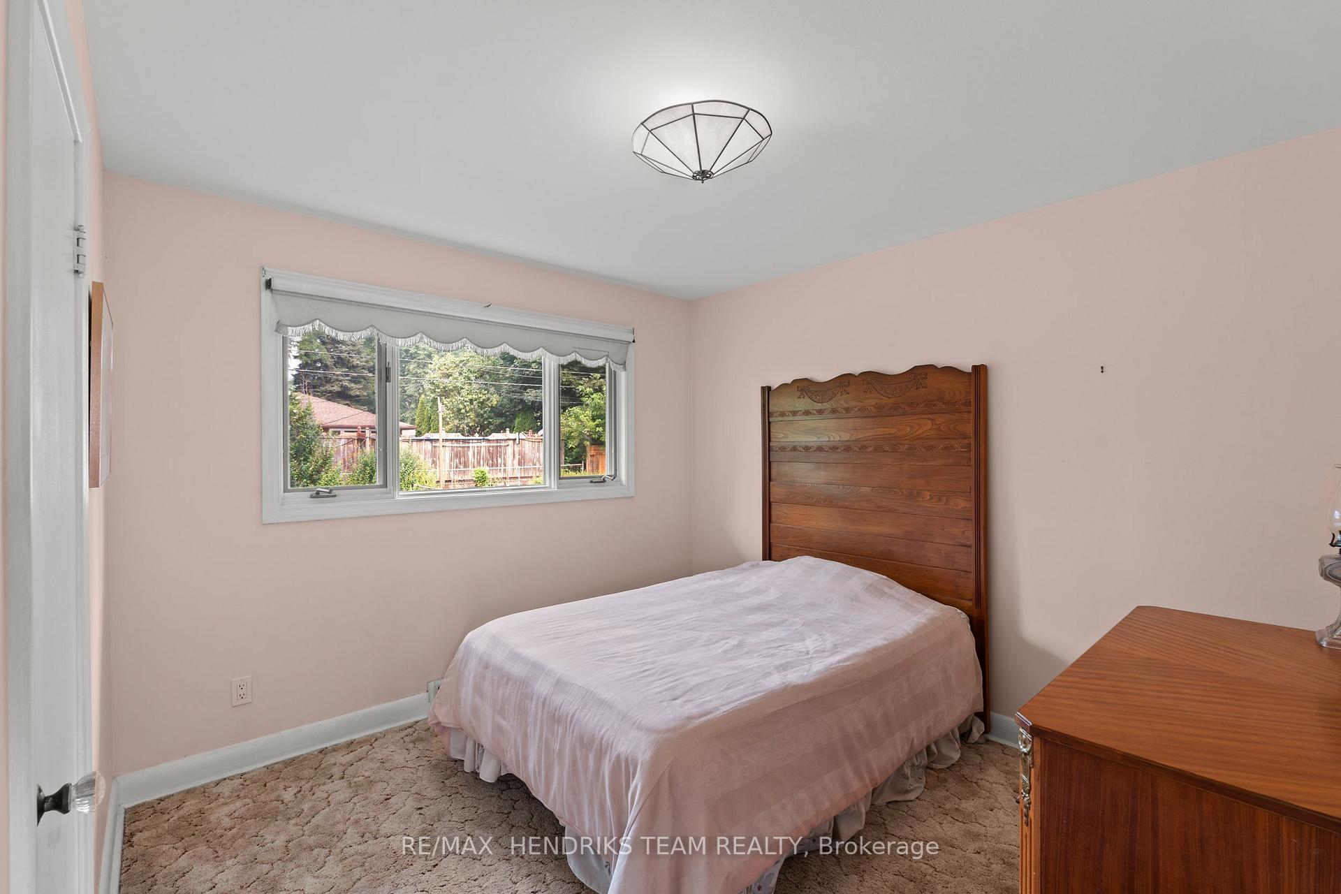 Photo 12 of 17 Kamla Drive, St. Catharines, Vine/Linwell — HOMEH