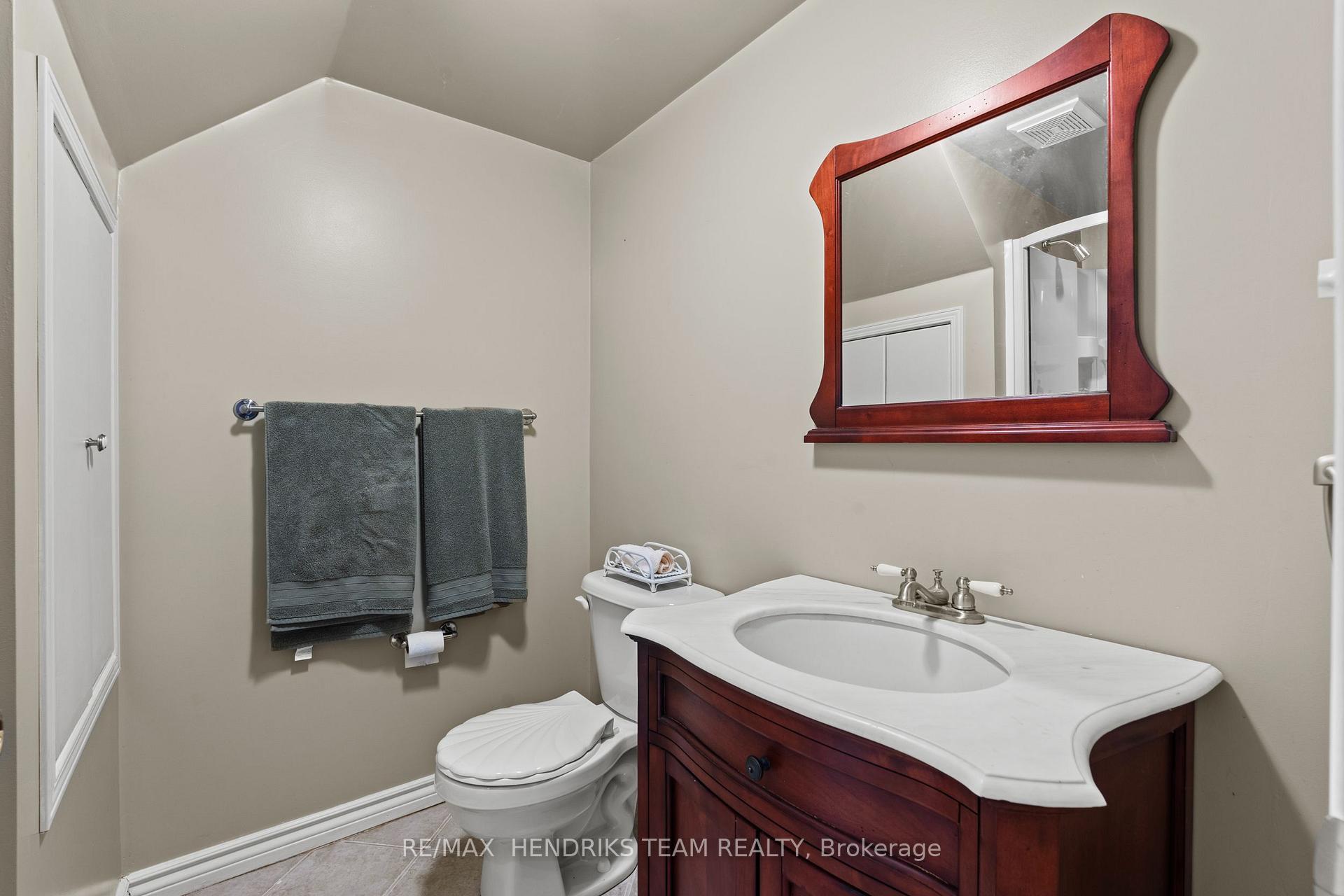 Photo 18 of 17 Kamla Drive, St. Catharines, Vine/Linwell — HOMEH