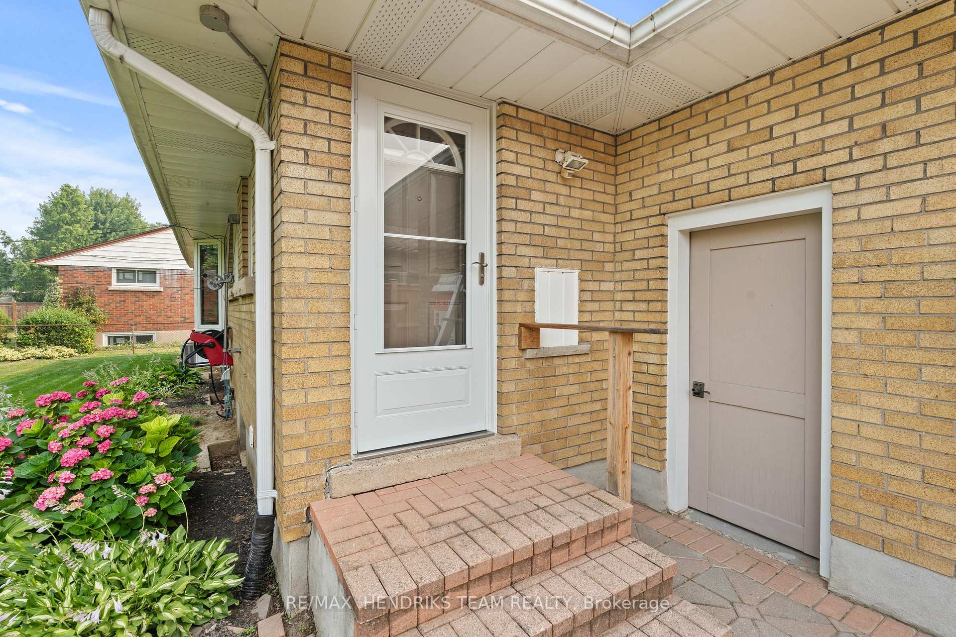 Photo 21 of 17 Kamla Drive, St. Catharines, Vine/Linwell — HOMEH