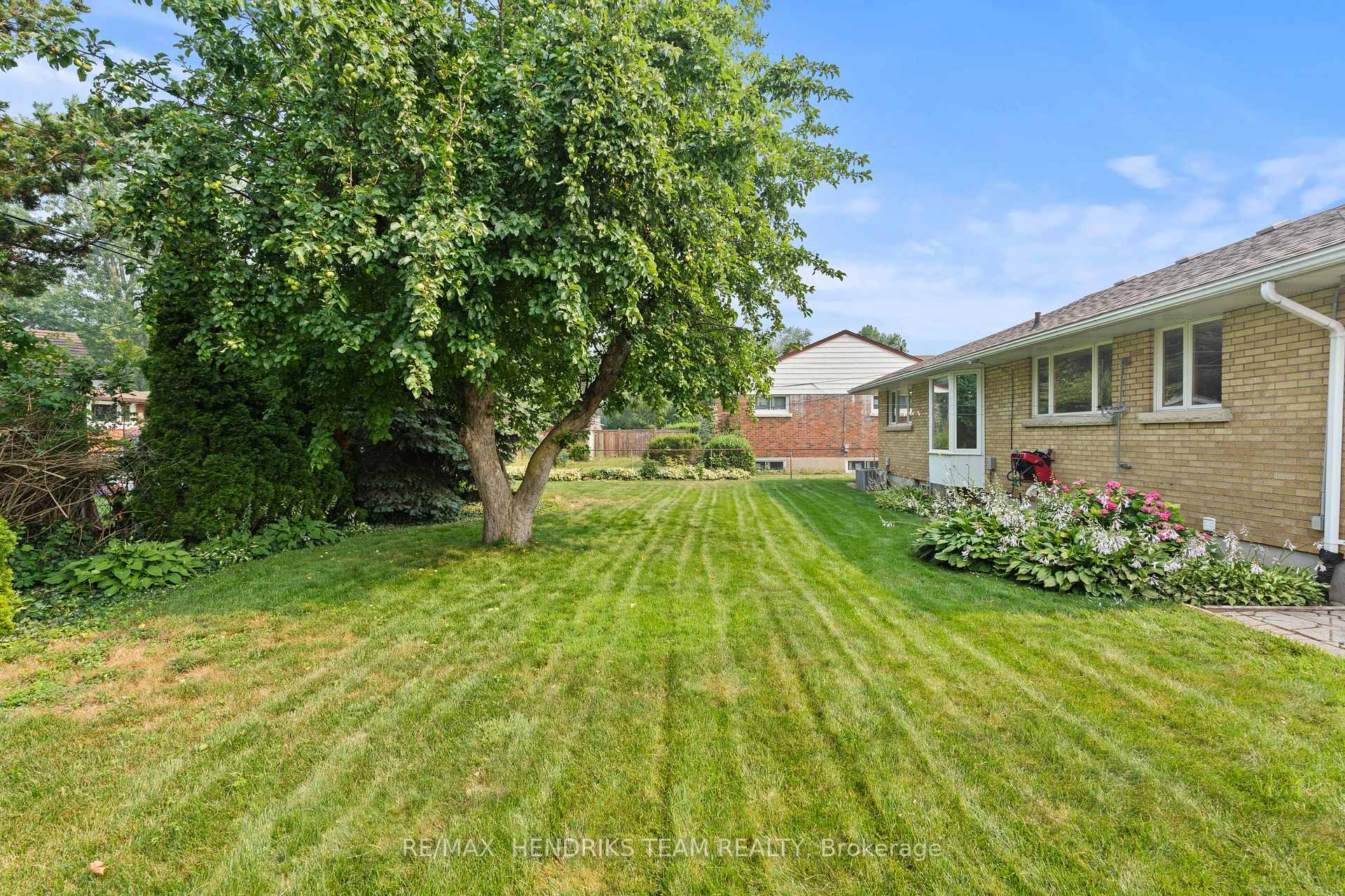Photo 23 of 17 Kamla Drive, St. Catharines, Vine/Linwell — HOMEH