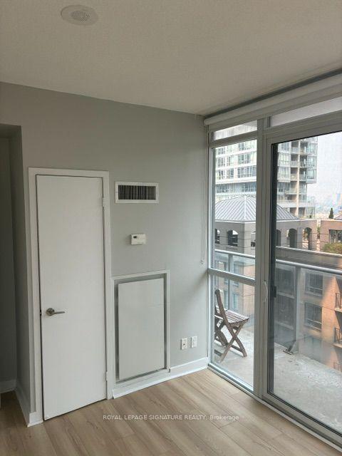 Photo 5 of Unit 1707, 126 Simcoe Street, Toronto, Waterfront Communities — HOMEH