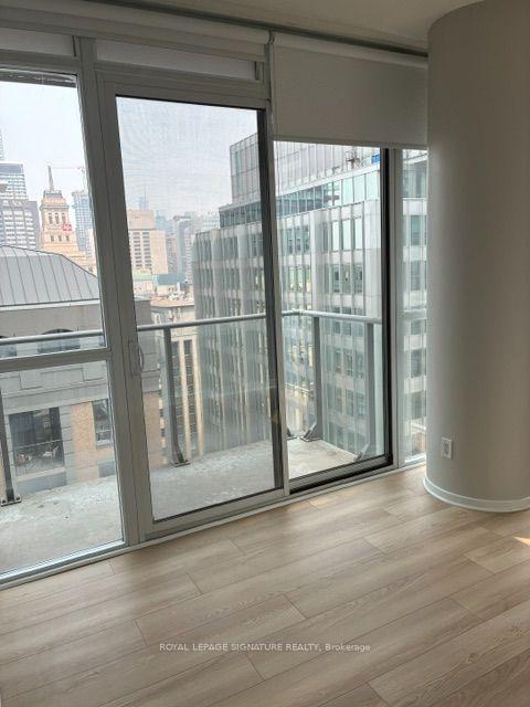 Photo 7 of Unit 1707, 126 Simcoe Street, Toronto, Waterfront Communities — HOMEH