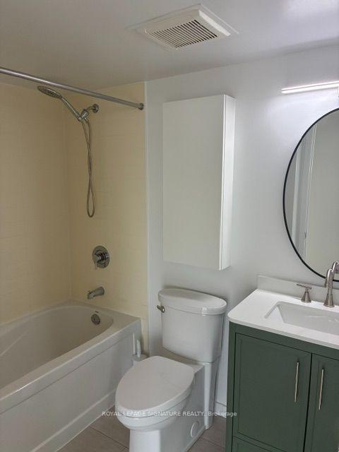 Photo 9 of Unit 1707, 126 Simcoe Street, Toronto, Waterfront Communities — HOMEH