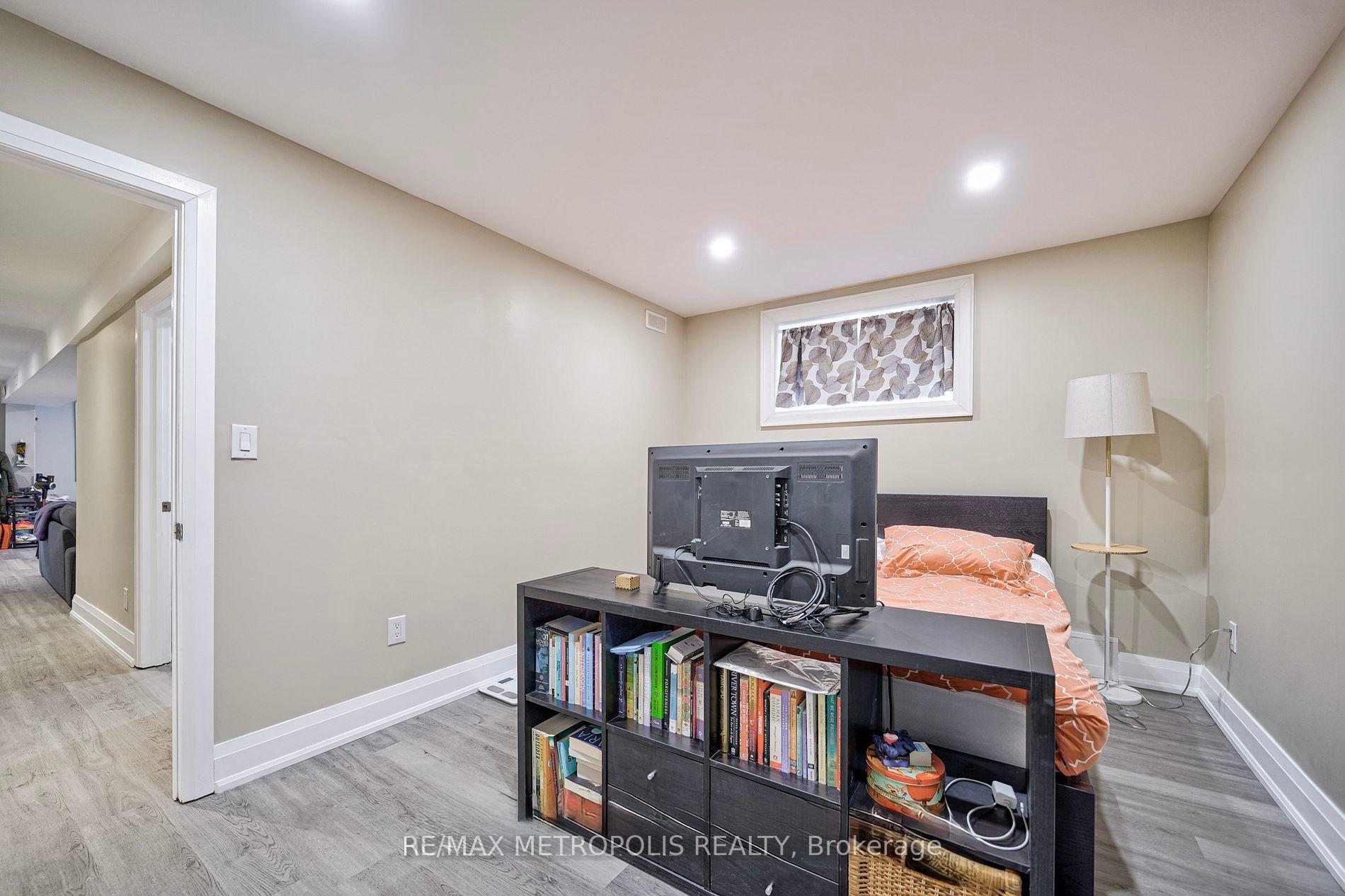 Photo 6 of Unit Basement, 14 Stephen Drive, Etobicoke, Stonegate-Queensway — HOMEH
