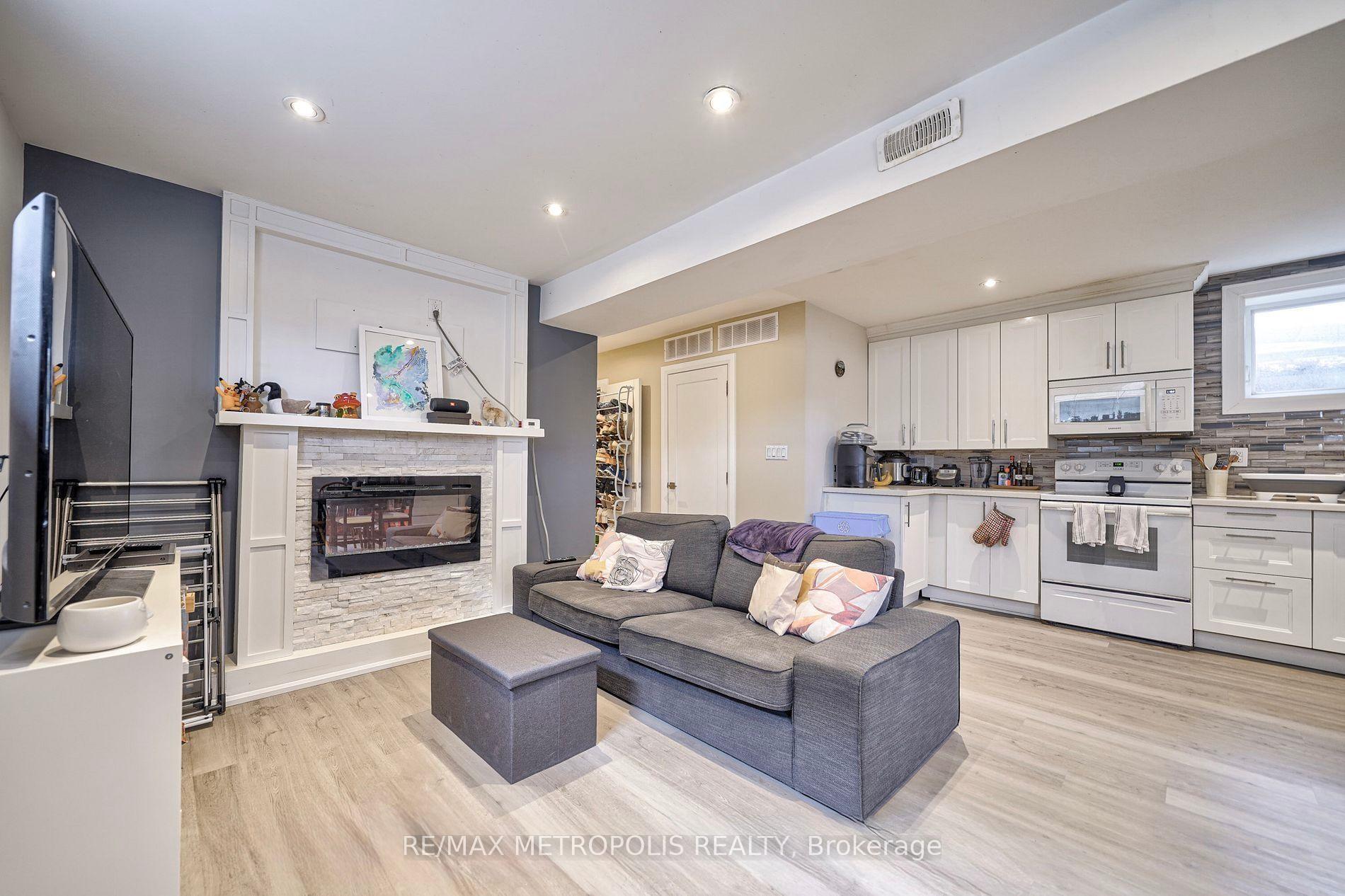 Photo 11 of Unit Basement, 14 Stephen Drive, Etobicoke, Stonegate-Queensway — HOMEH