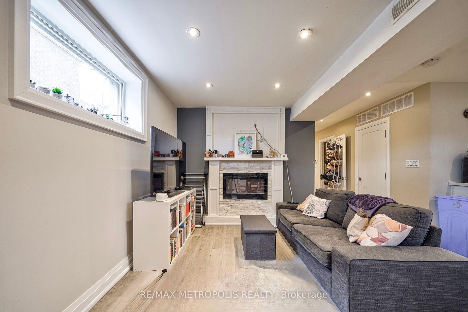 Photo 12 of Unit Basement, 14 Stephen Drive, Etobicoke, Stonegate-Queensway — HOMEH