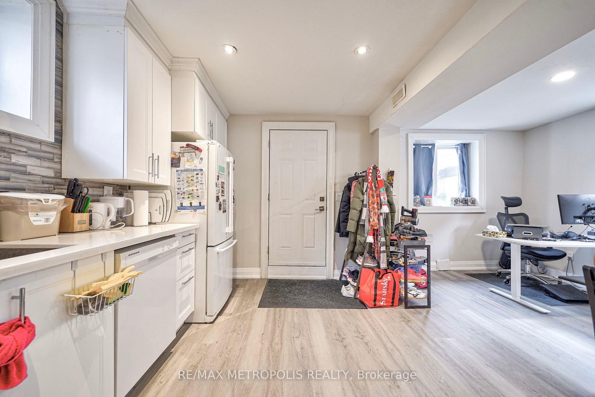 Photo 16 of Unit Basement, 14 Stephen Drive, Etobicoke, Stonegate-Queensway — HOMEH
