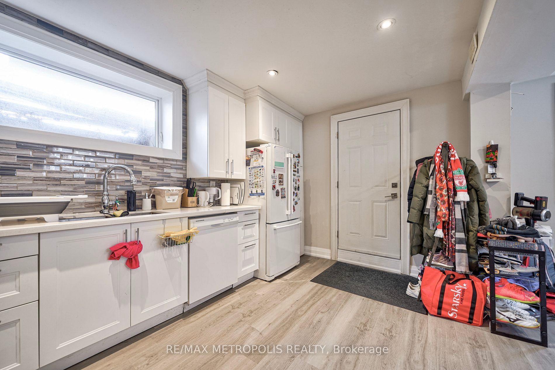 Photo 17 of Unit Basement, 14 Stephen Drive, Etobicoke, Stonegate-Queensway — HOMEH