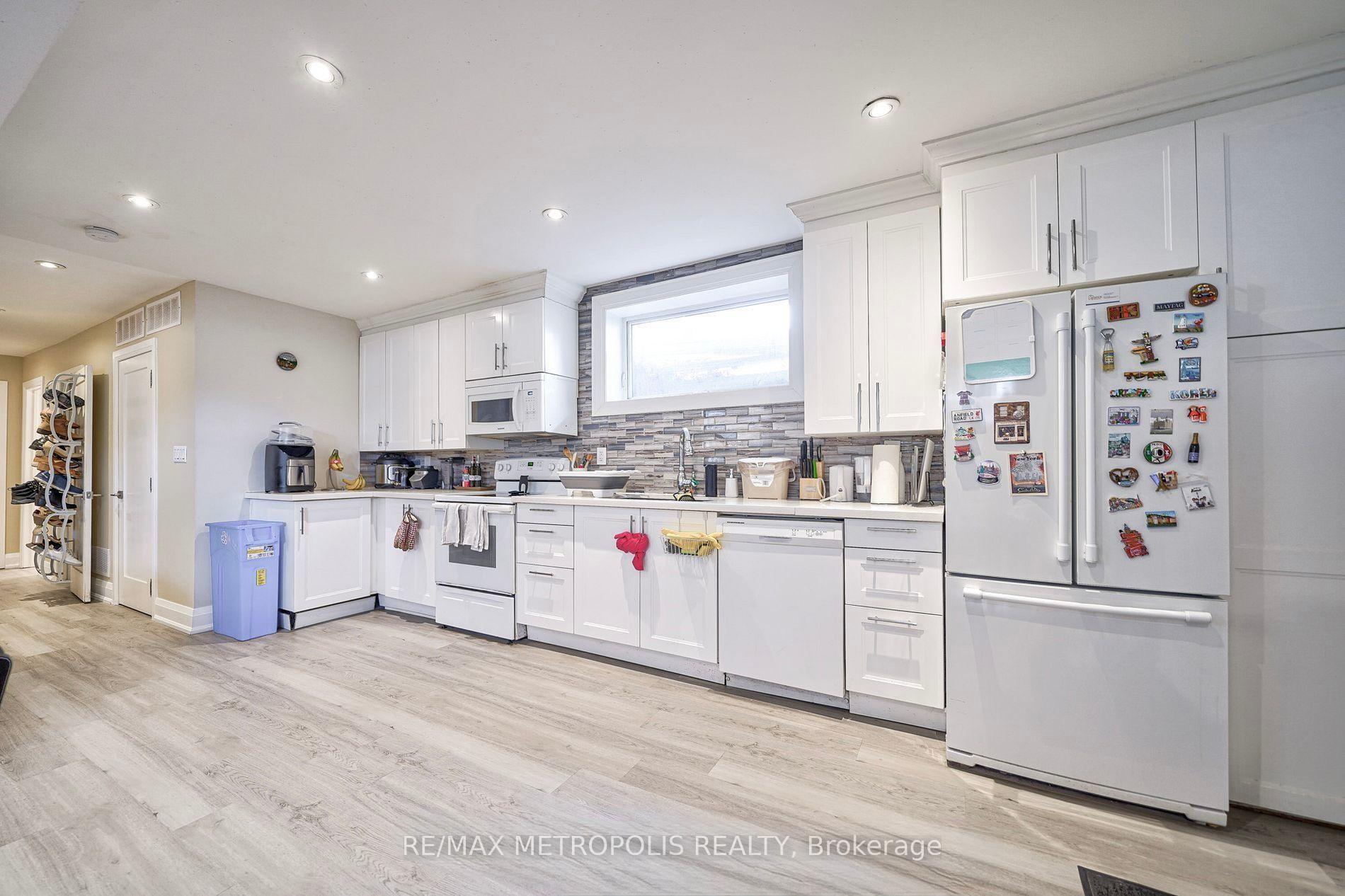 Photo 18 of Unit Basement, 14 Stephen Drive, Etobicoke, Stonegate-Queensway — HOMEH