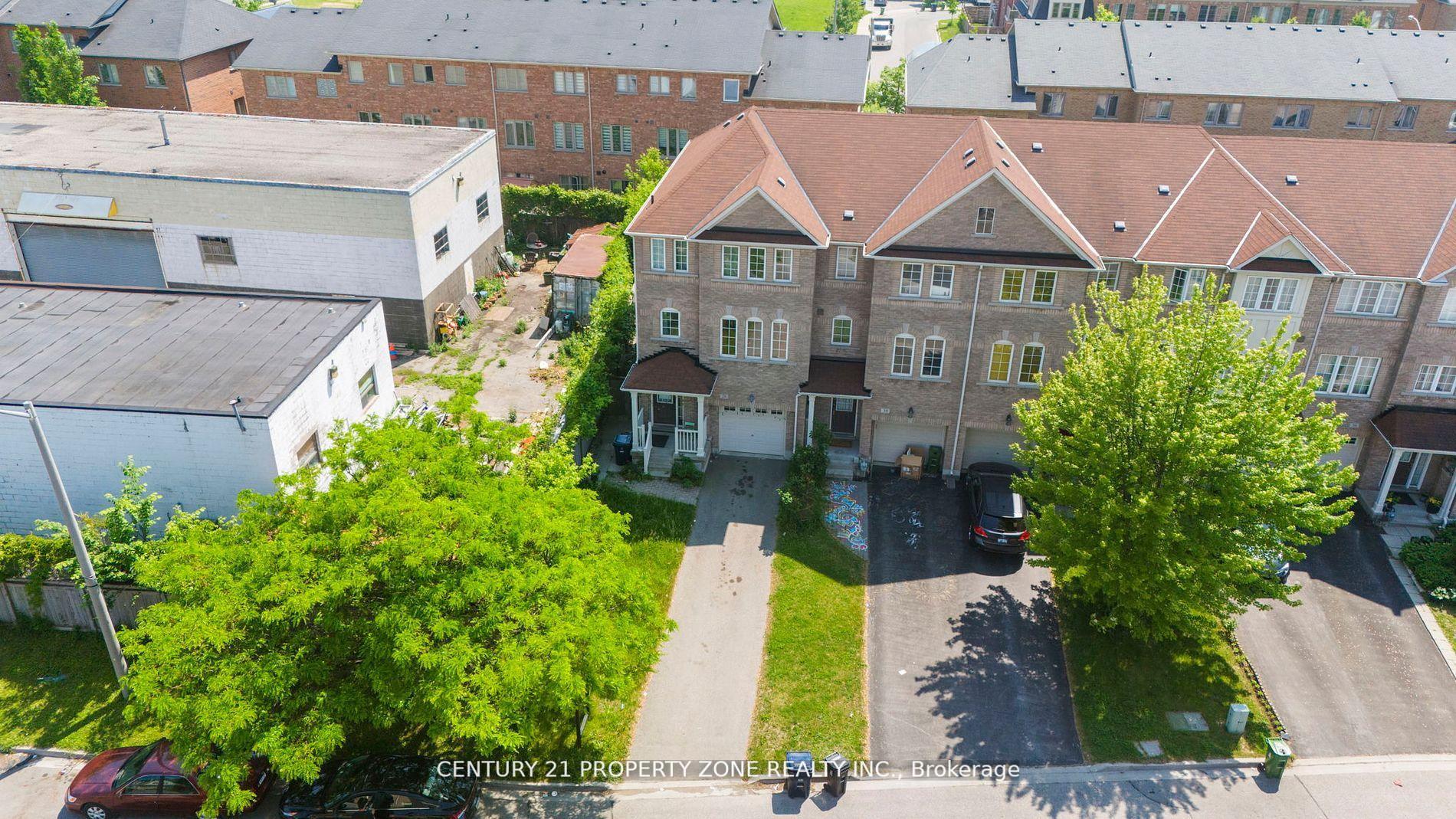 Photo 3 of 28 Seminoff Street, Scarborough, Clairlea-Birchmount — HOMEH