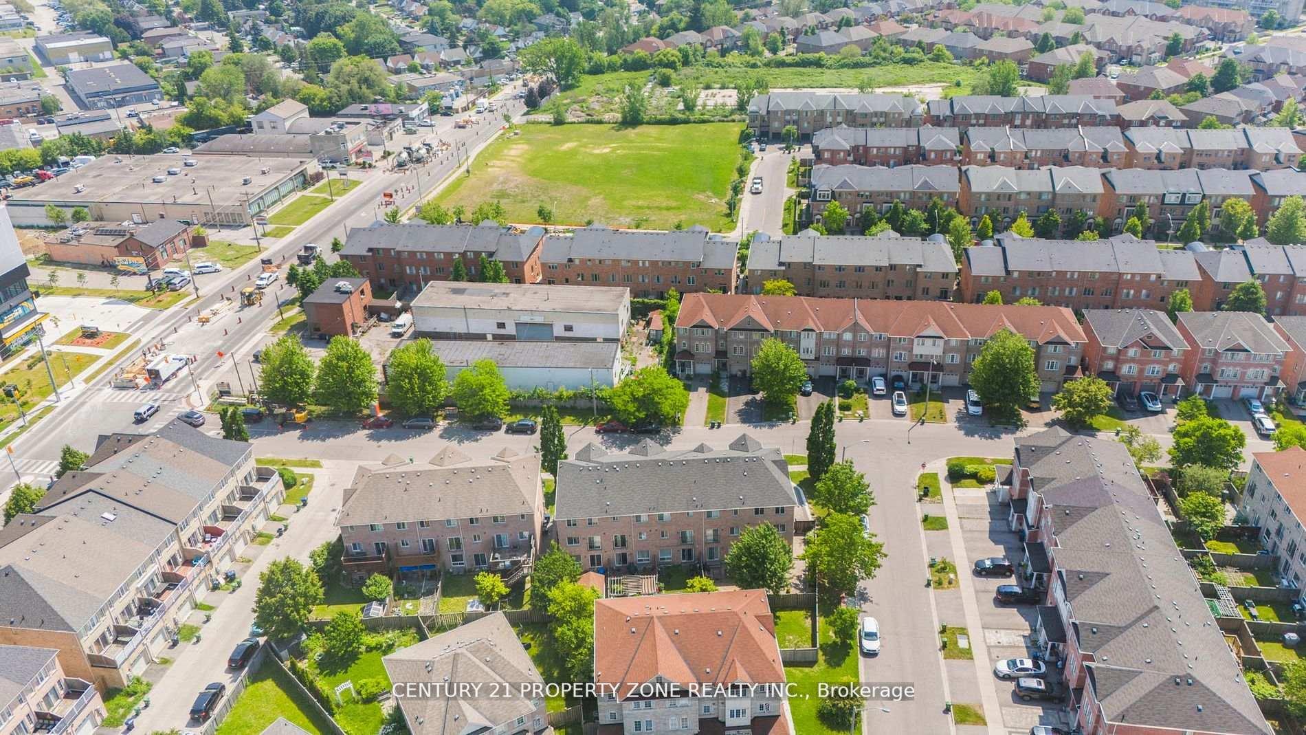 Photo 4 of 28 Seminoff Street, Scarborough, Clairlea-Birchmount — HOMEH