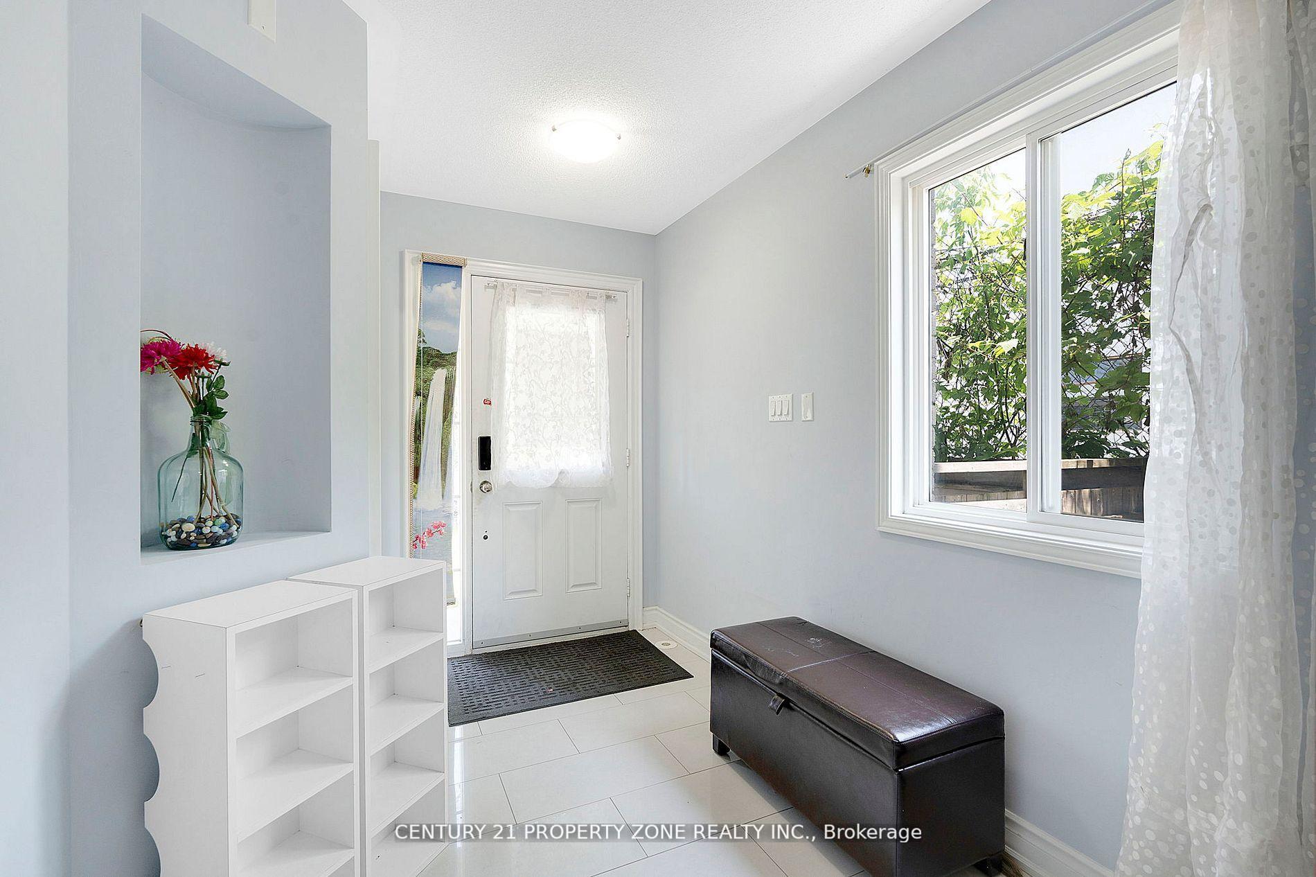 Photo 7 of 28 Seminoff Street, Scarborough, Clairlea-Birchmount — HOMEH