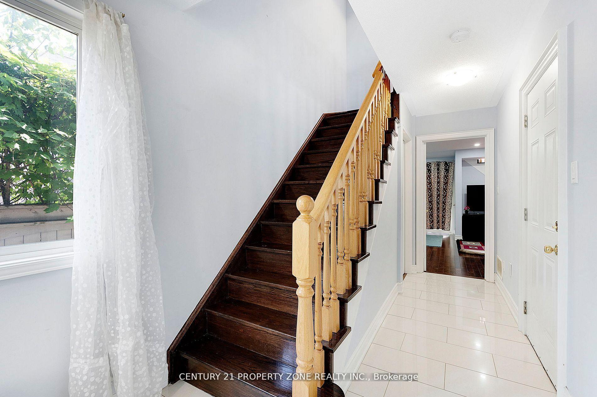 Photo 8 of 28 Seminoff Street, Scarborough, Clairlea-Birchmount — HOMEH