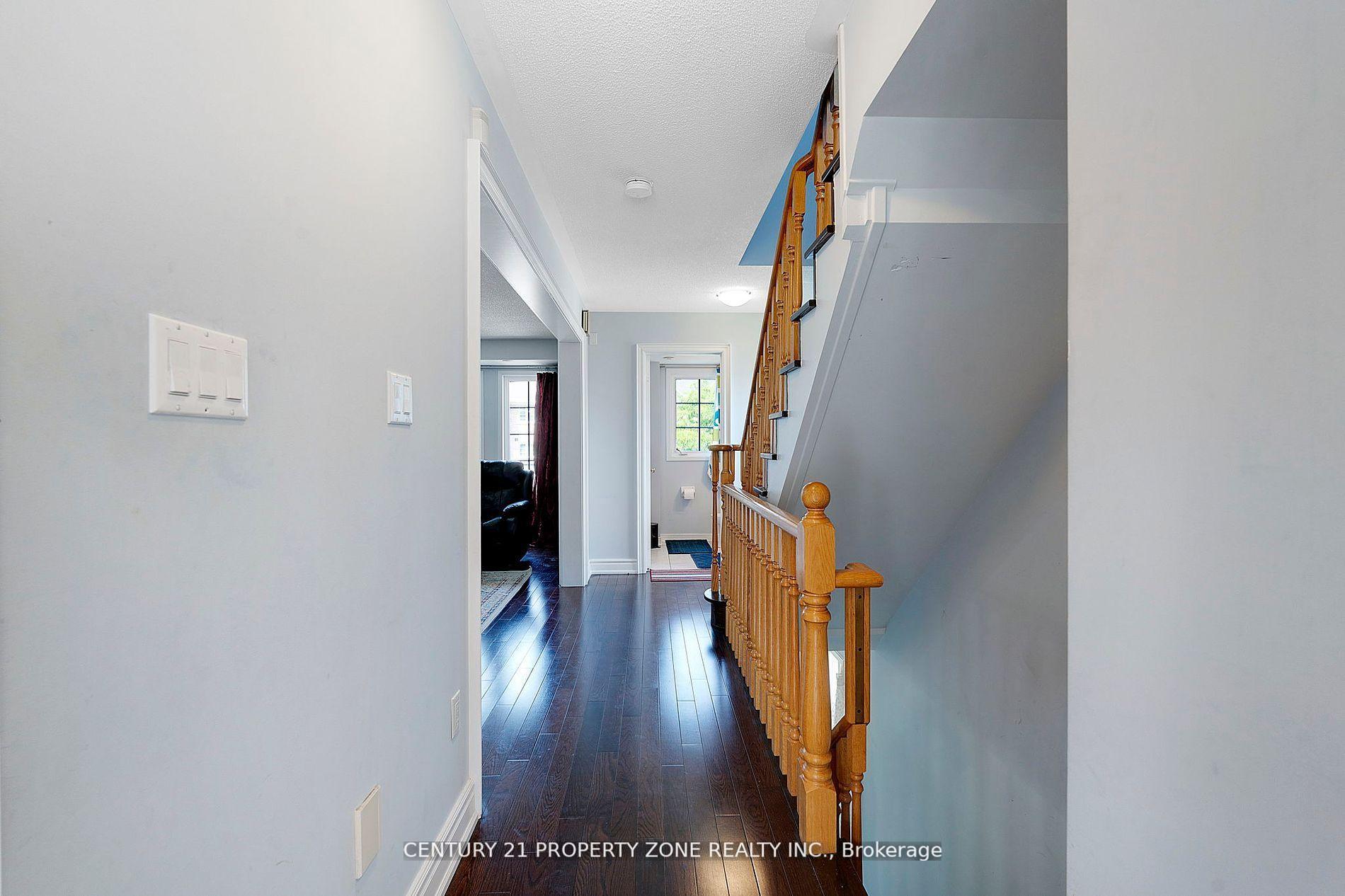 Photo 9 of 28 Seminoff Street, Scarborough, Clairlea-Birchmount — HOMEH