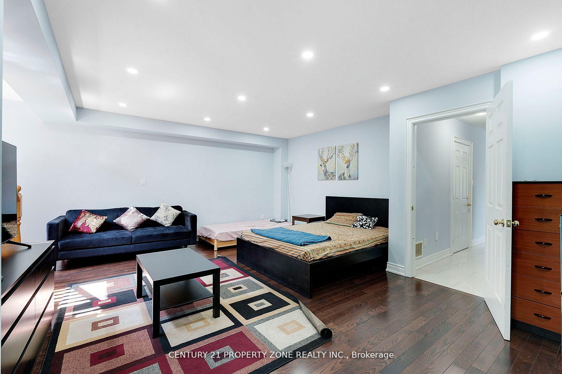 Photo 11 of 28 Seminoff Street, Scarborough, Clairlea-Birchmount — HOMEH