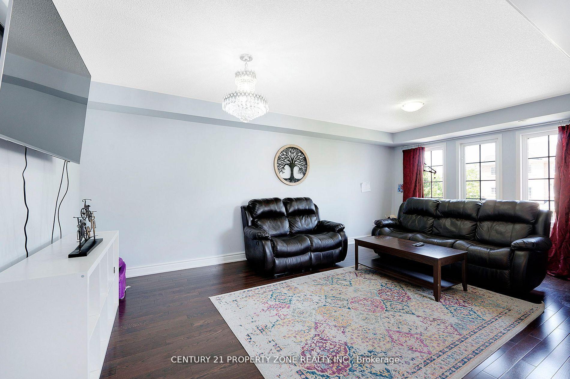 Photo 13 of 28 Seminoff Street, Scarborough, Clairlea-Birchmount — HOMEH